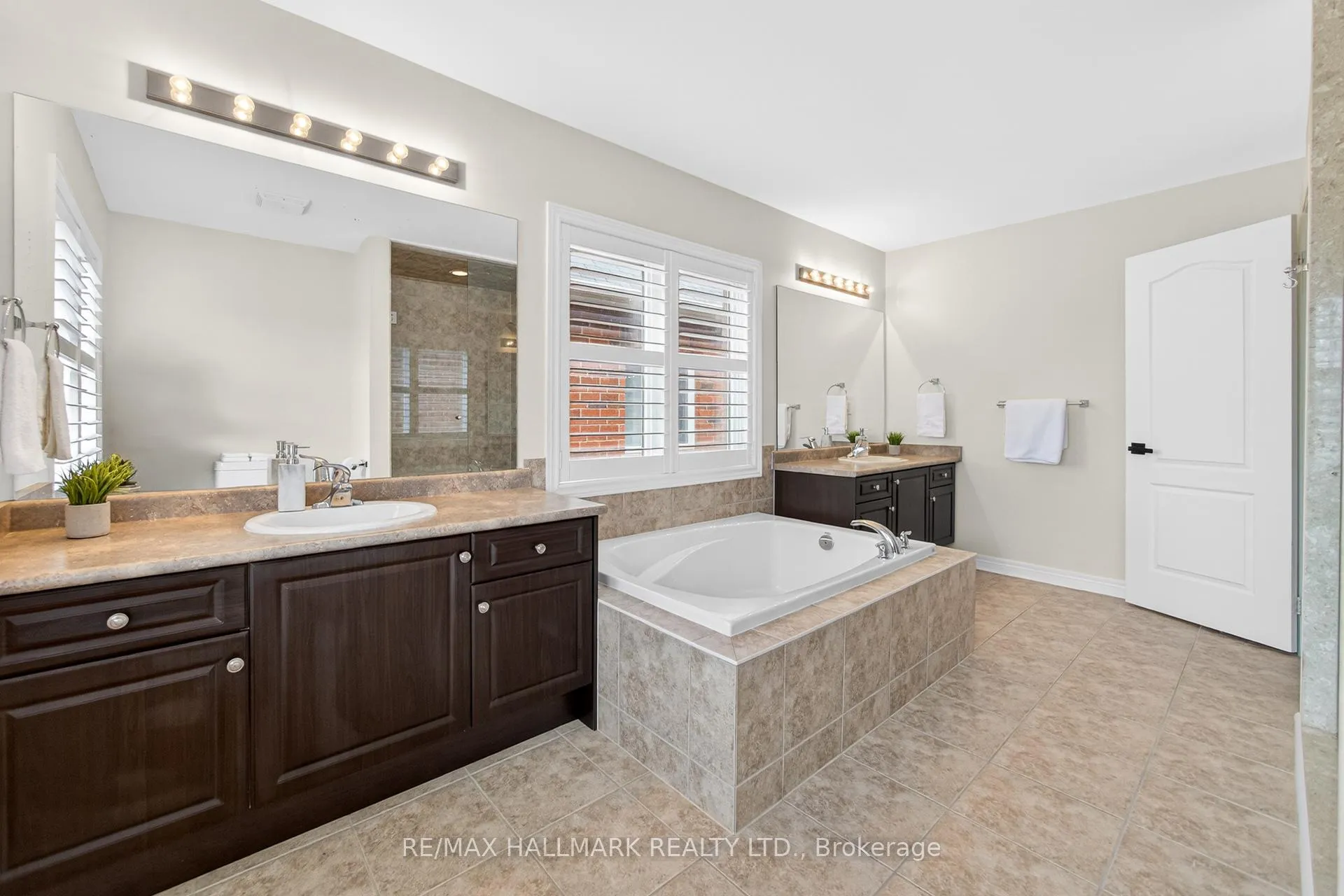 Photo 28 of 358 Malboeuf Court, Milton, Scott — HOMEH