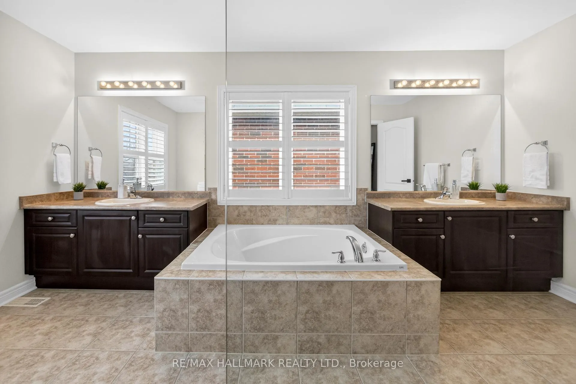 Photo 29 of 358 Malboeuf Court, Milton, Scott — HOMEH
