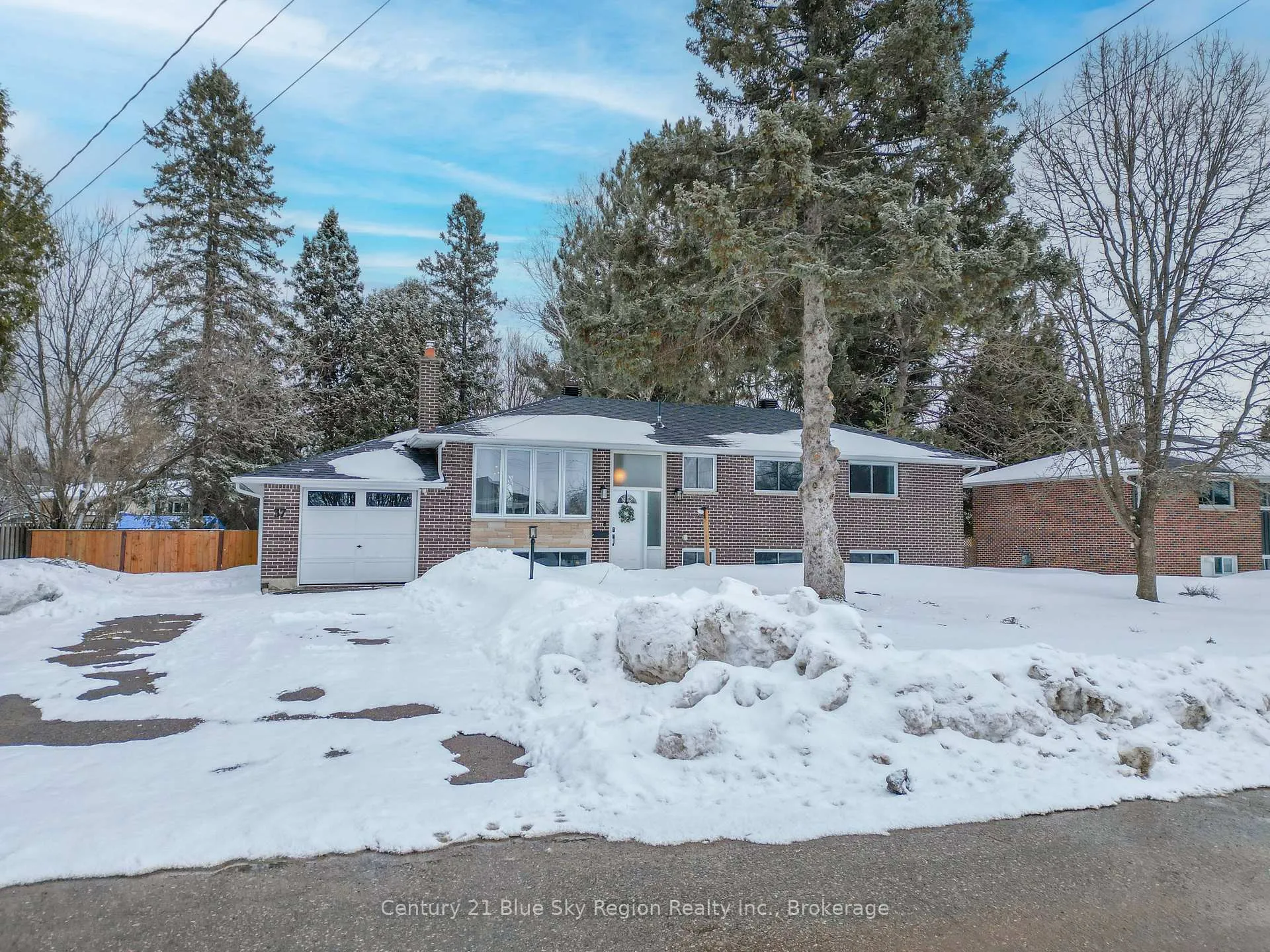 Photo 1 of 37 Superior Crescent, North Bay, Ferris — HOMEH