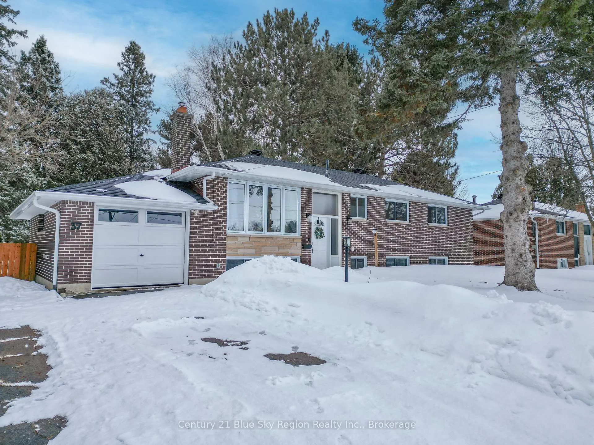 Photo 2 of 37 Superior Crescent, North Bay, Ferris — HOMEH