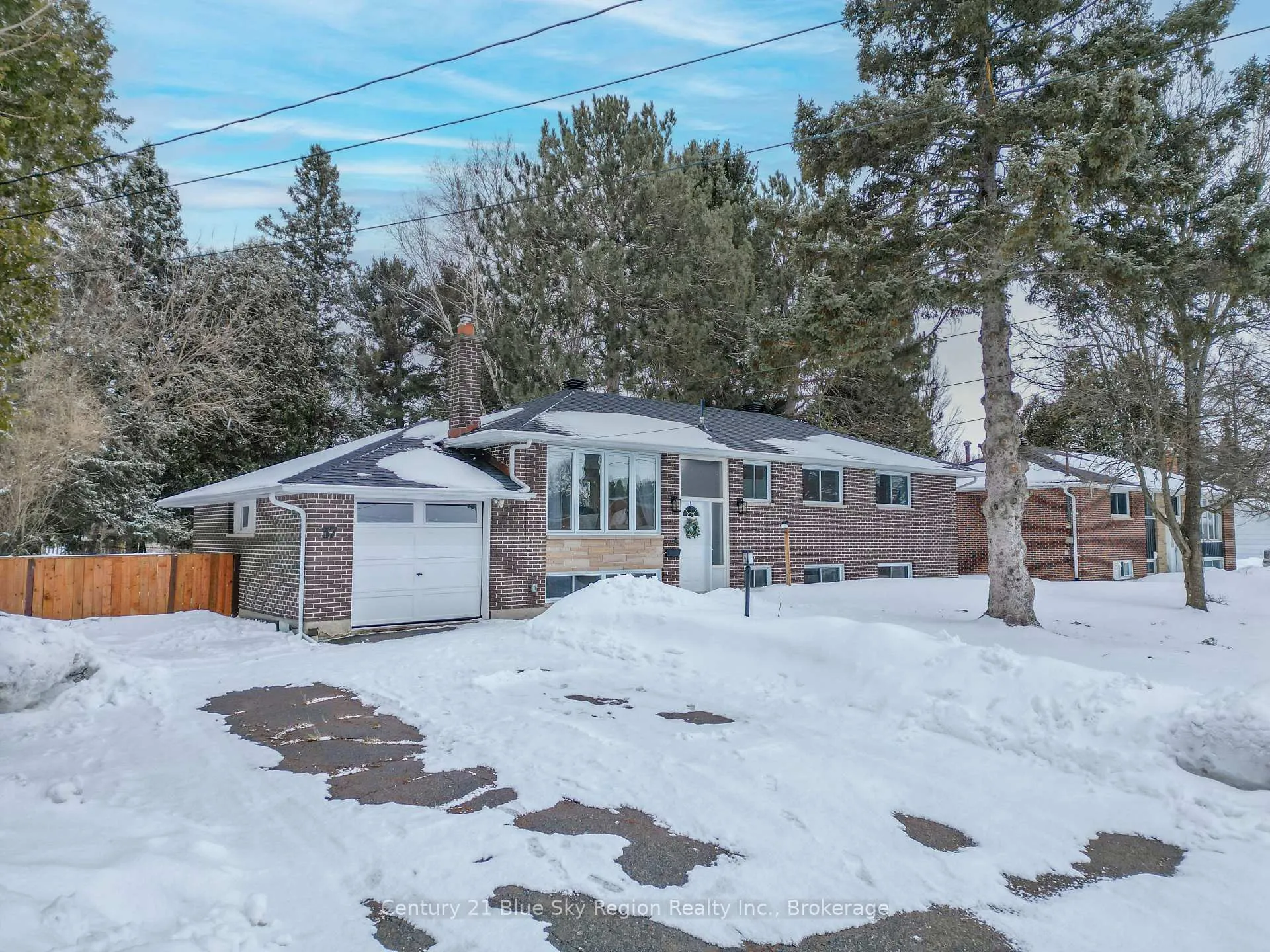 Photo 3 of 37 Superior Crescent, North Bay, Ferris — HOMEH