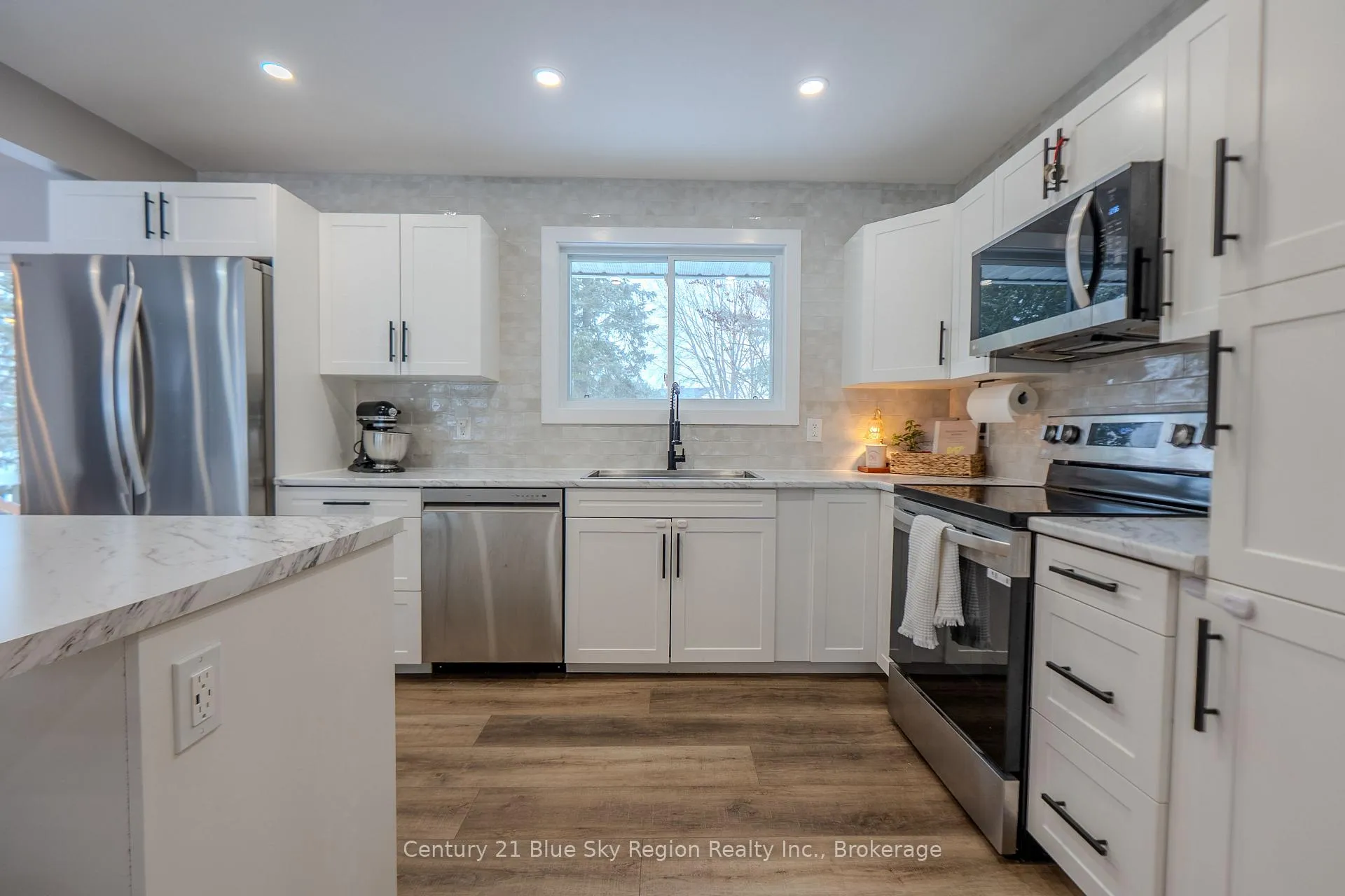 Photo 12 of 37 Superior Crescent, North Bay, Ferris — HOMEH