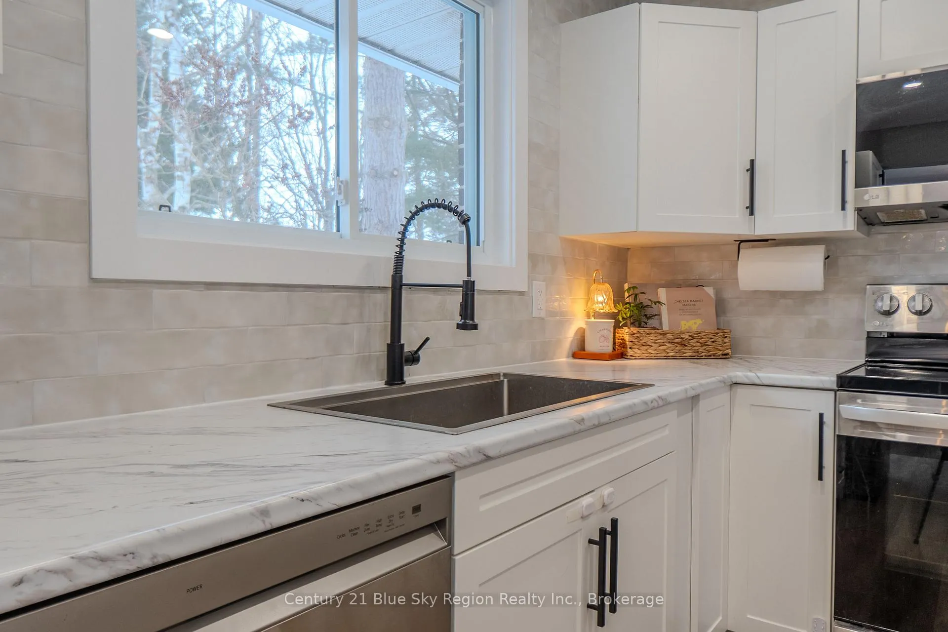 Photo 15 of 37 Superior Crescent, North Bay, Ferris — HOMEH