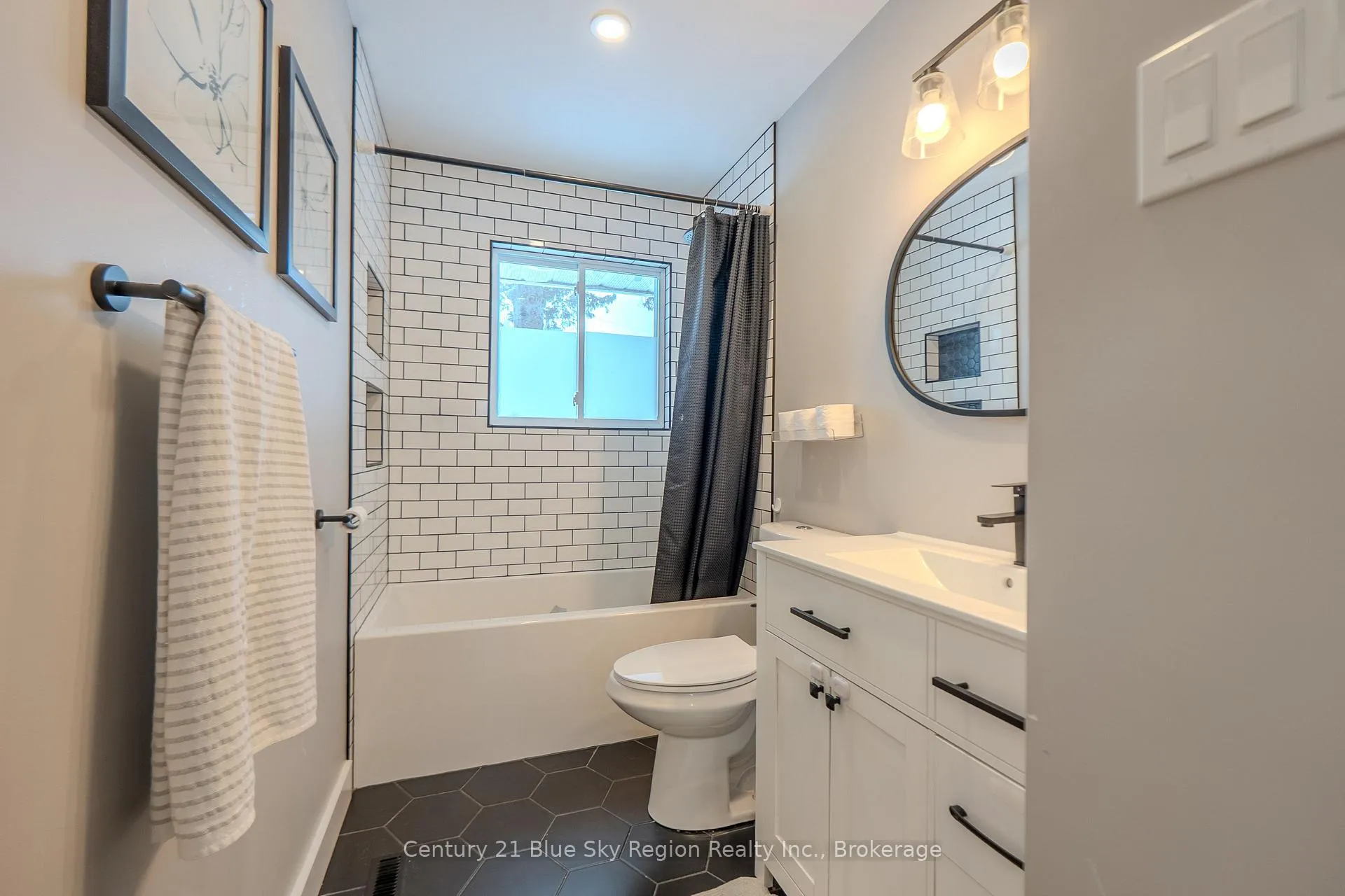 Photo 18 of 37 Superior Crescent, North Bay, Ferris — HOMEH