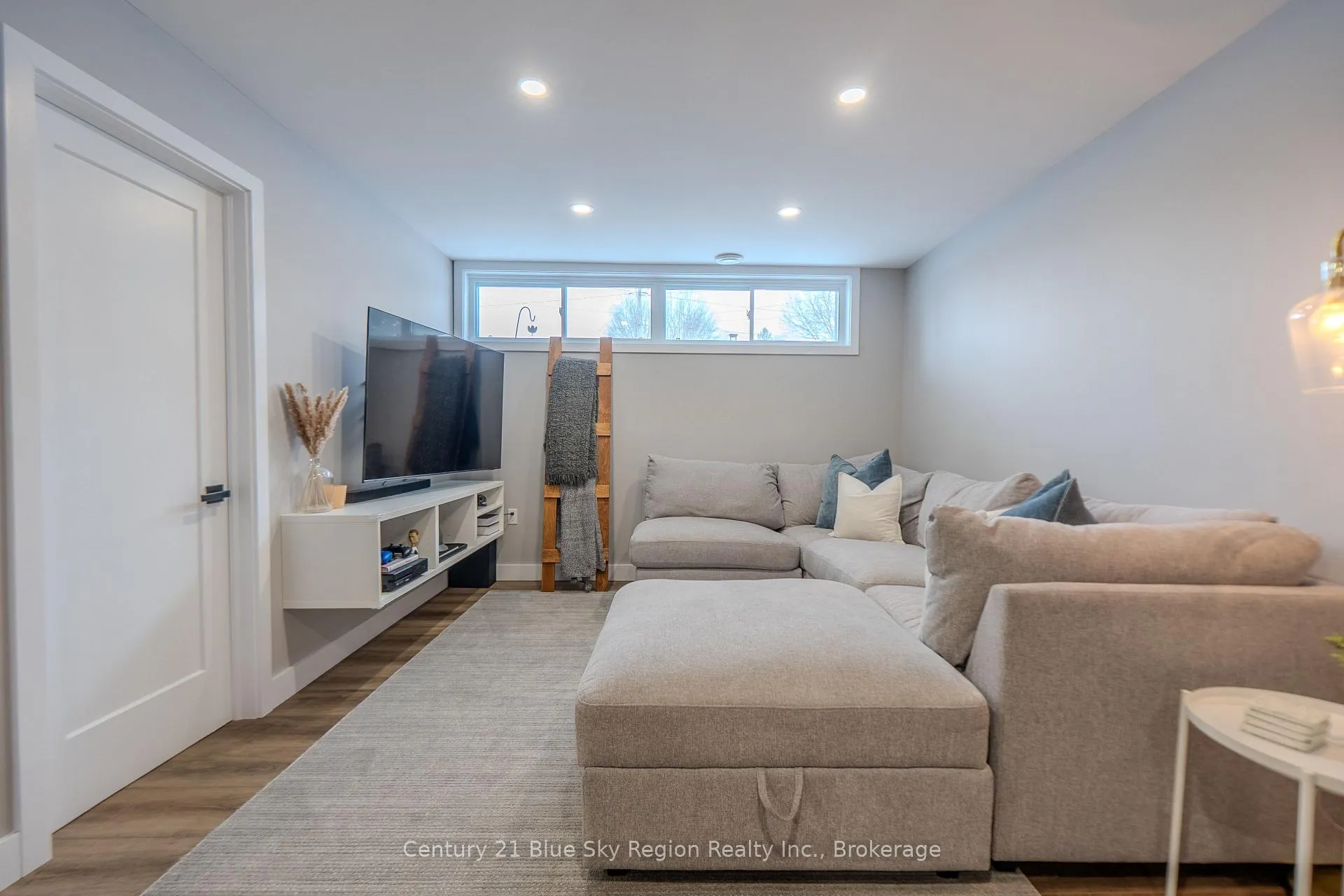Photo 31 of 37 Superior Crescent, North Bay, Ferris — HOMEH