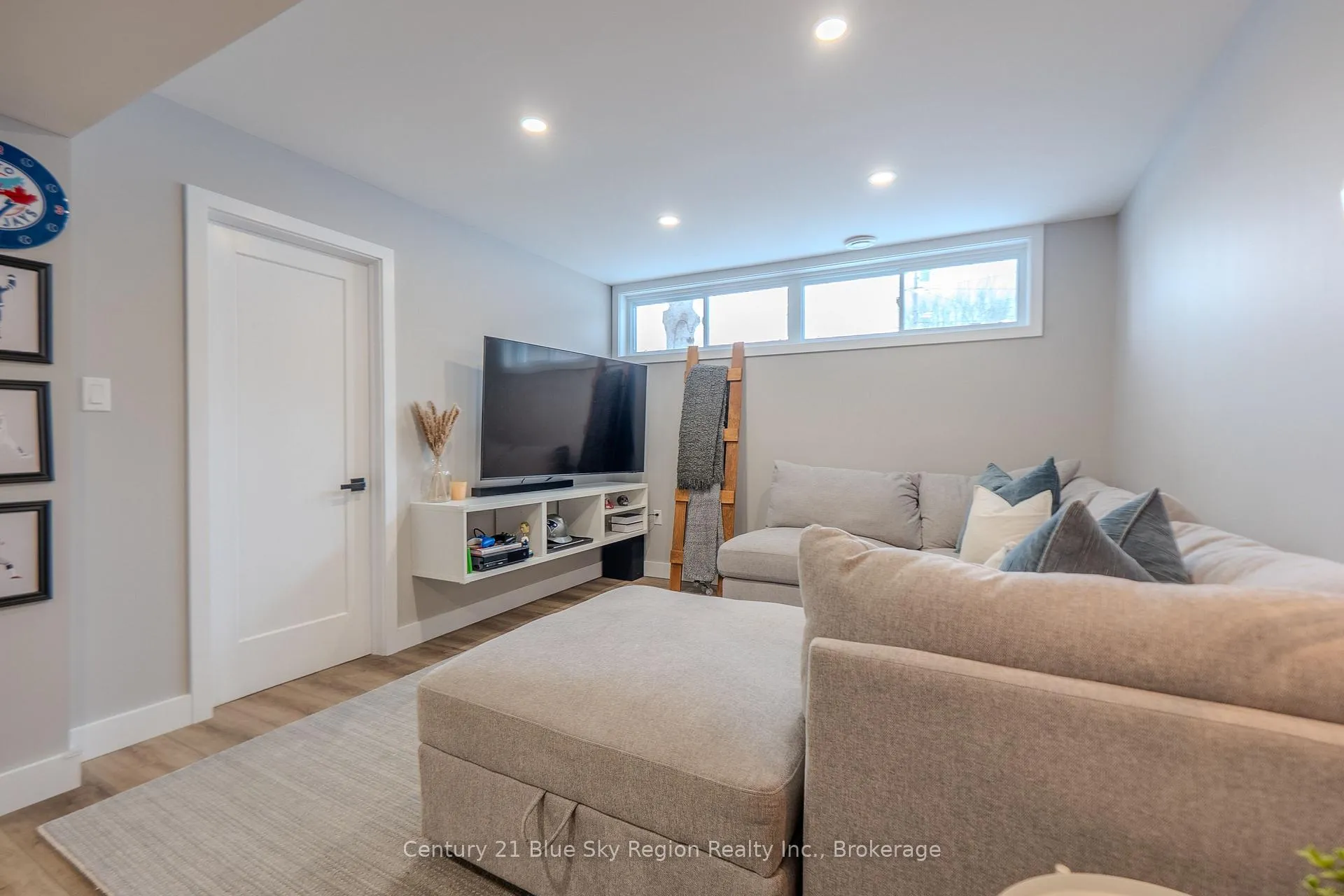 Photo 32 of 37 Superior Crescent, North Bay, Ferris — HOMEH