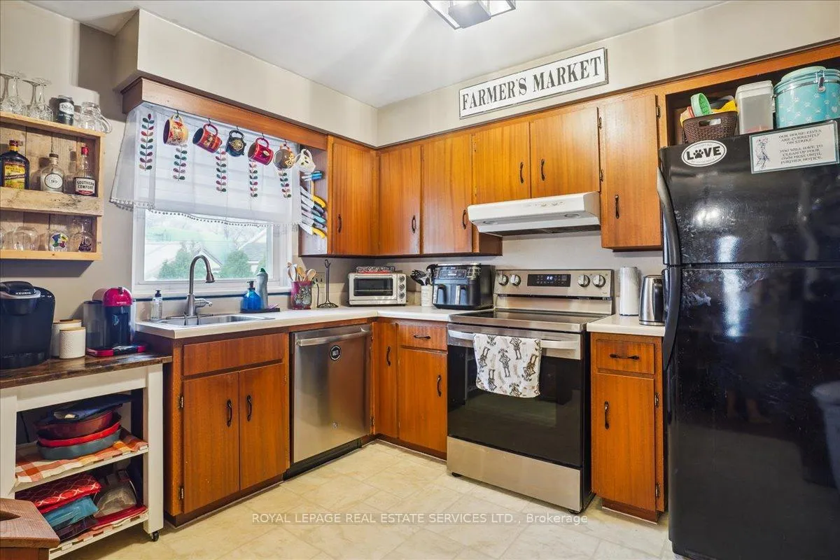 Photo 6 of 391 East 16th Street, Hamilton, Hill Park — HOMEH