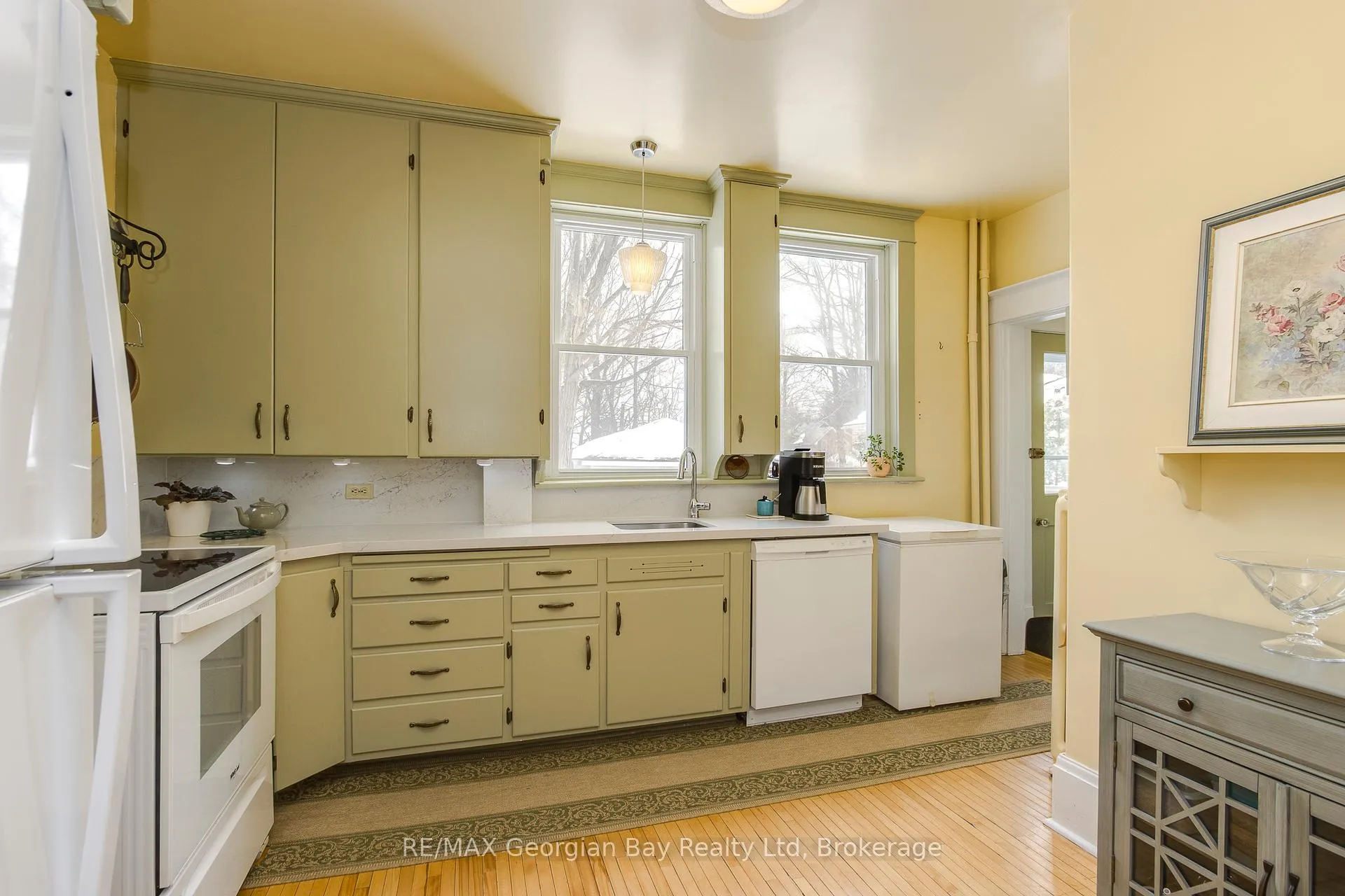 Photo 8 of 299 Fifth Street, Midland — HOMEH