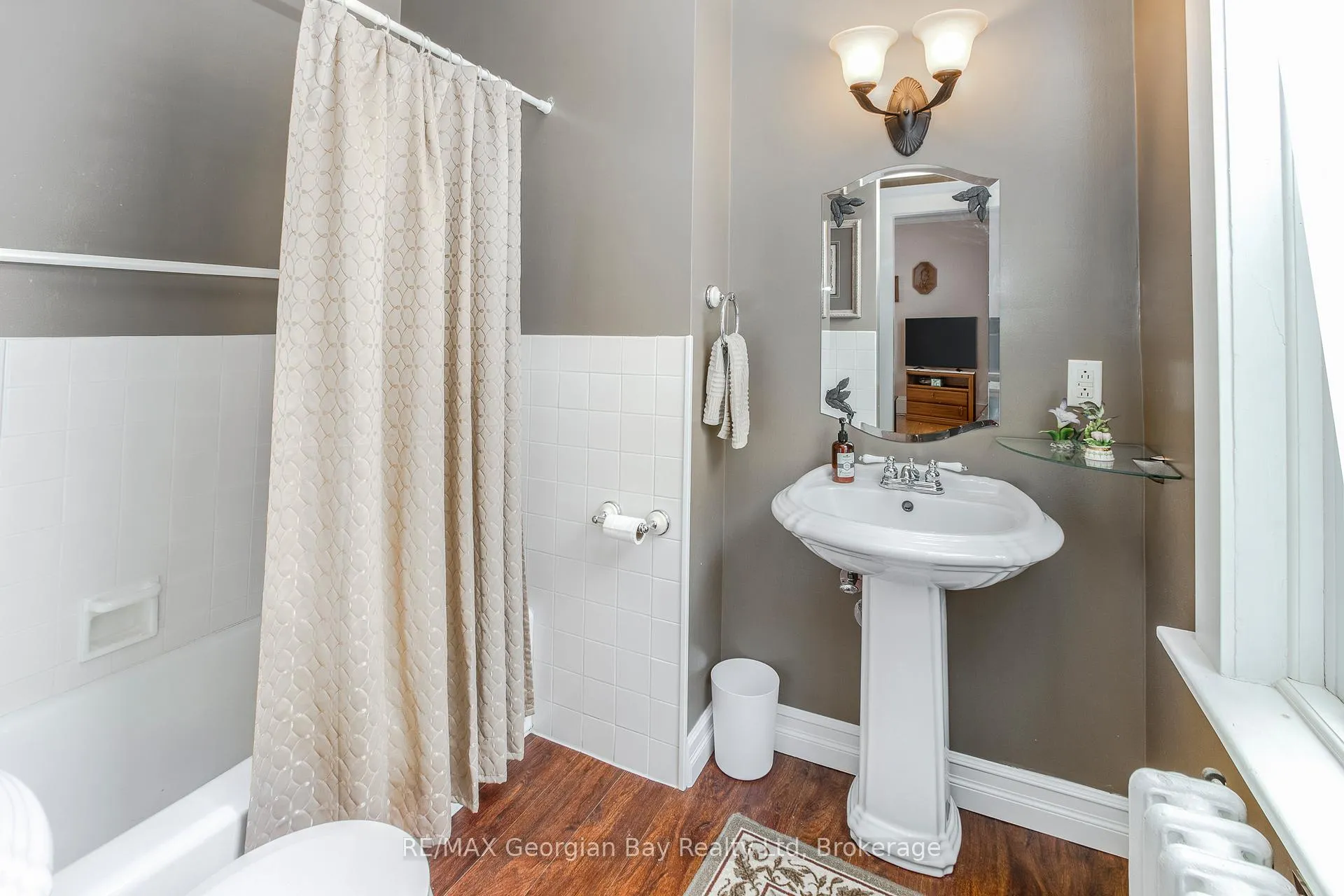 Photo 12 of 299 Fifth Street, Midland — HOMEH