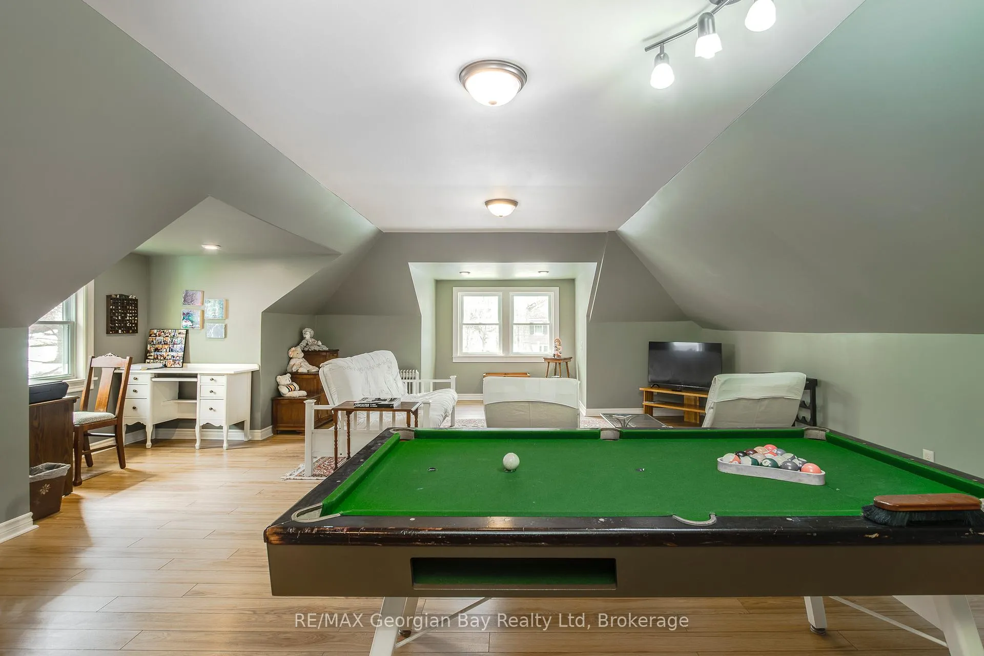 Photo 21 of 299 Fifth Street, Midland — HOMEH