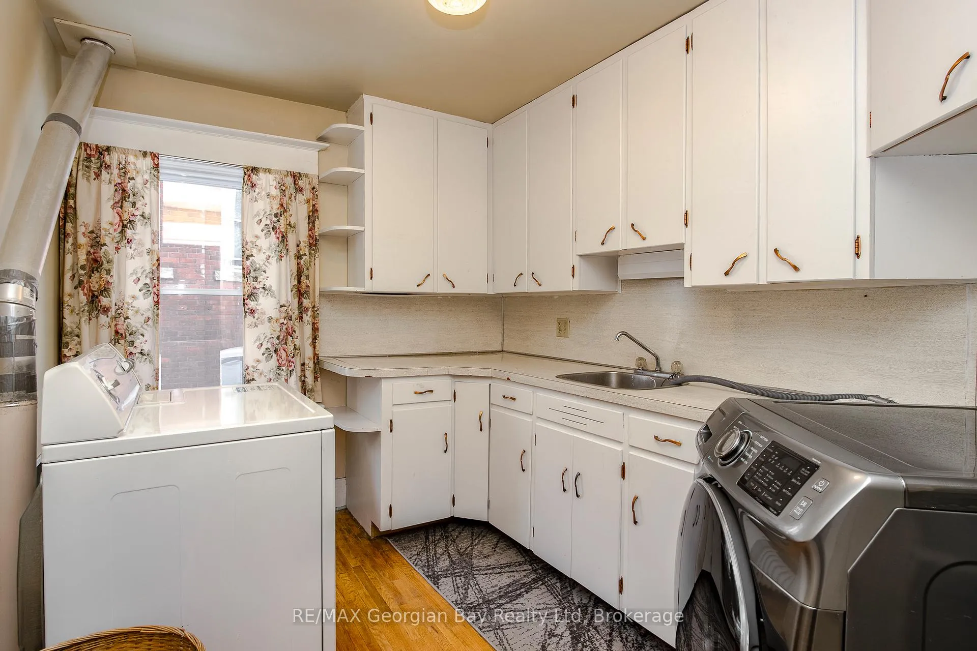 Photo 23 of 299 Fifth Street, Midland — HOMEH