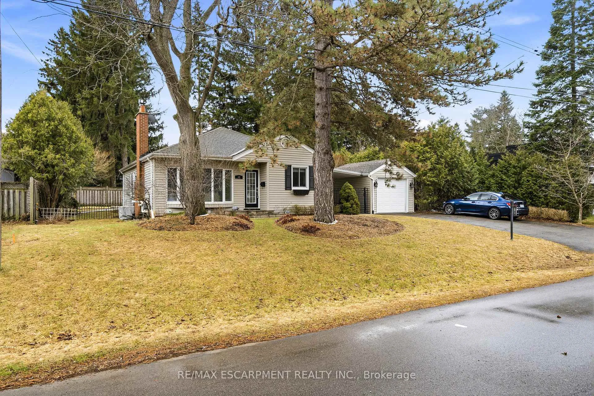 Photo 2 of 38 Parker Avenue, Hamilton, Ancaster — HOMEH