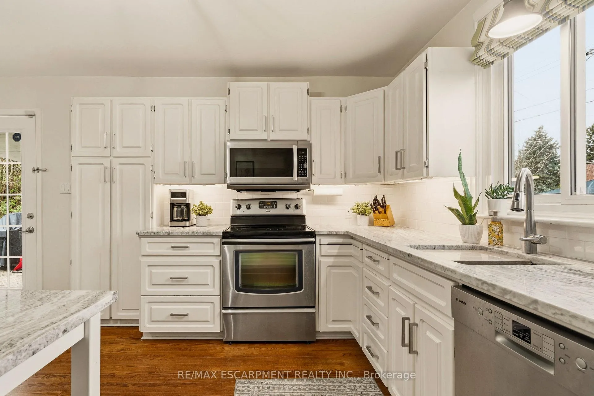 Photo 16 of 38 Parker Avenue, Hamilton, Ancaster — HOMEH