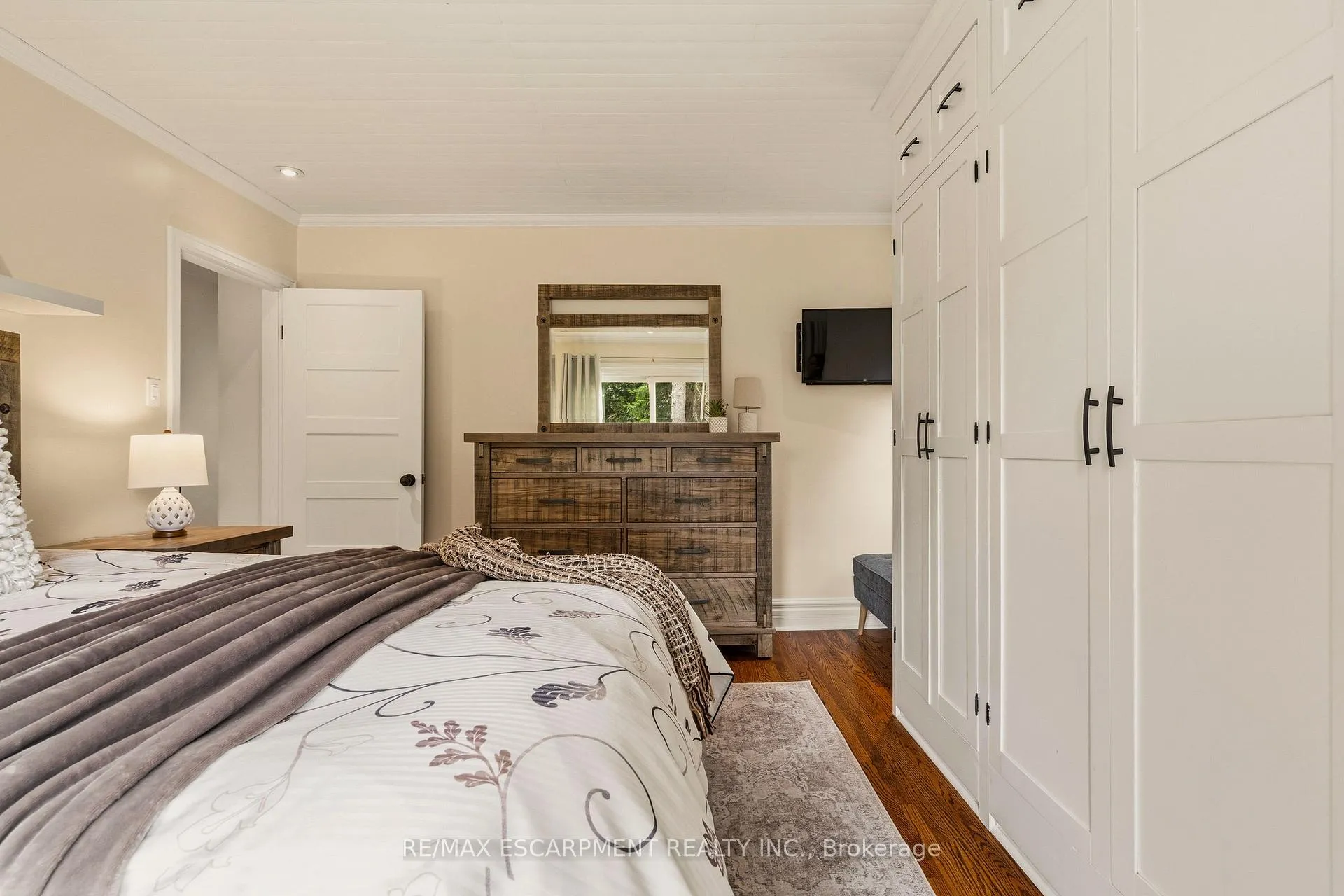 Photo 21 of 38 Parker Avenue, Hamilton, Ancaster — HOMEH