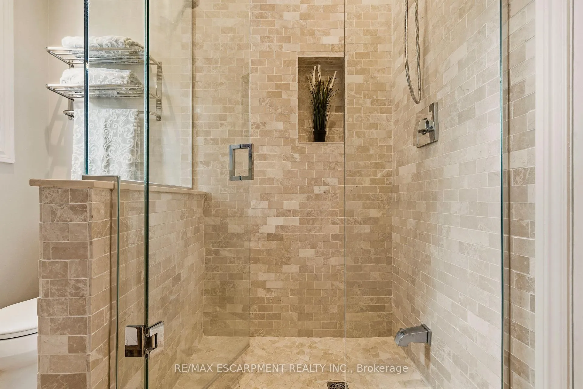 Photo 22 of 38 Parker Avenue, Hamilton, Ancaster — HOMEH