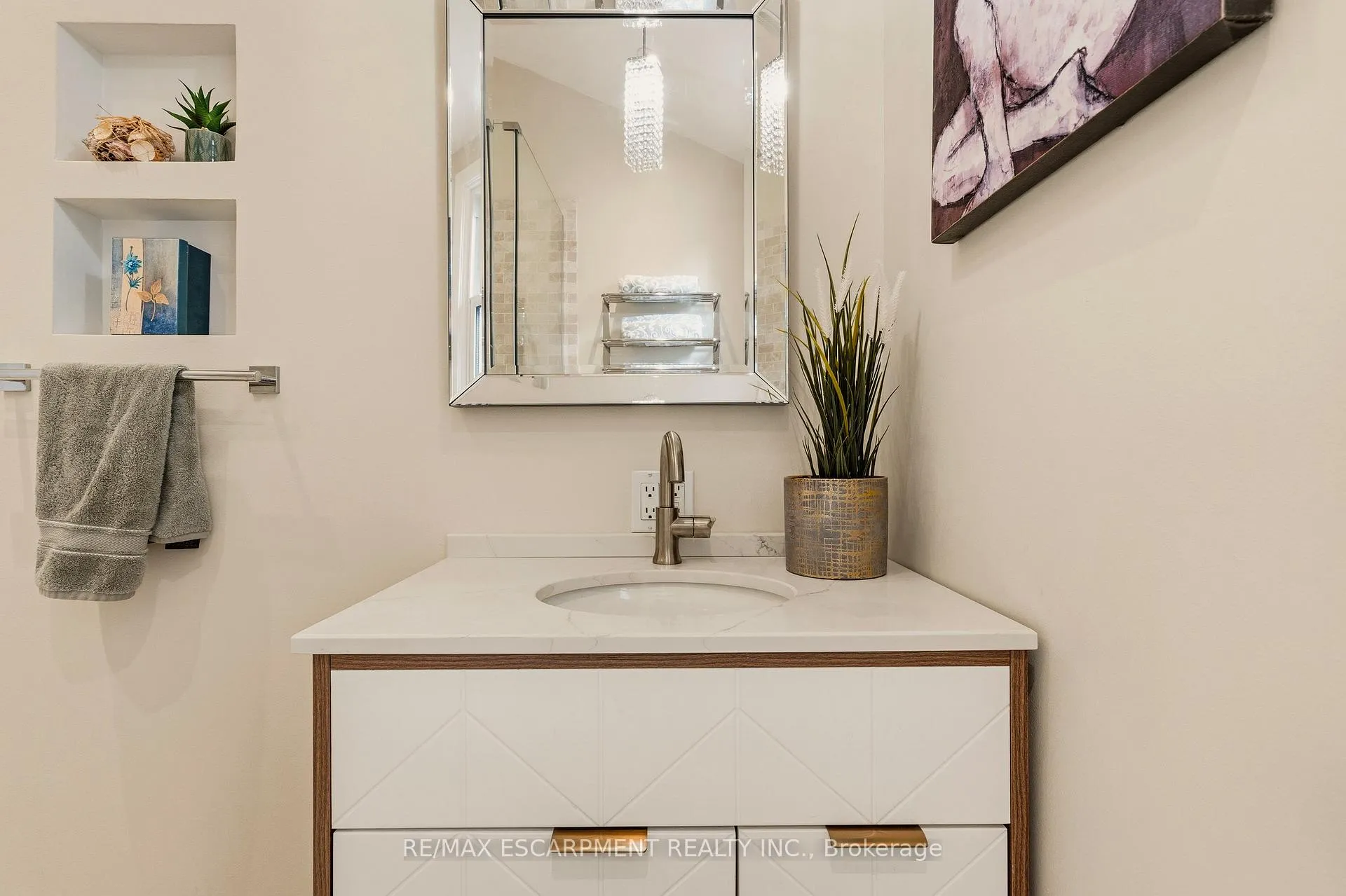 Photo 23 of 38 Parker Avenue, Hamilton, Ancaster — HOMEH