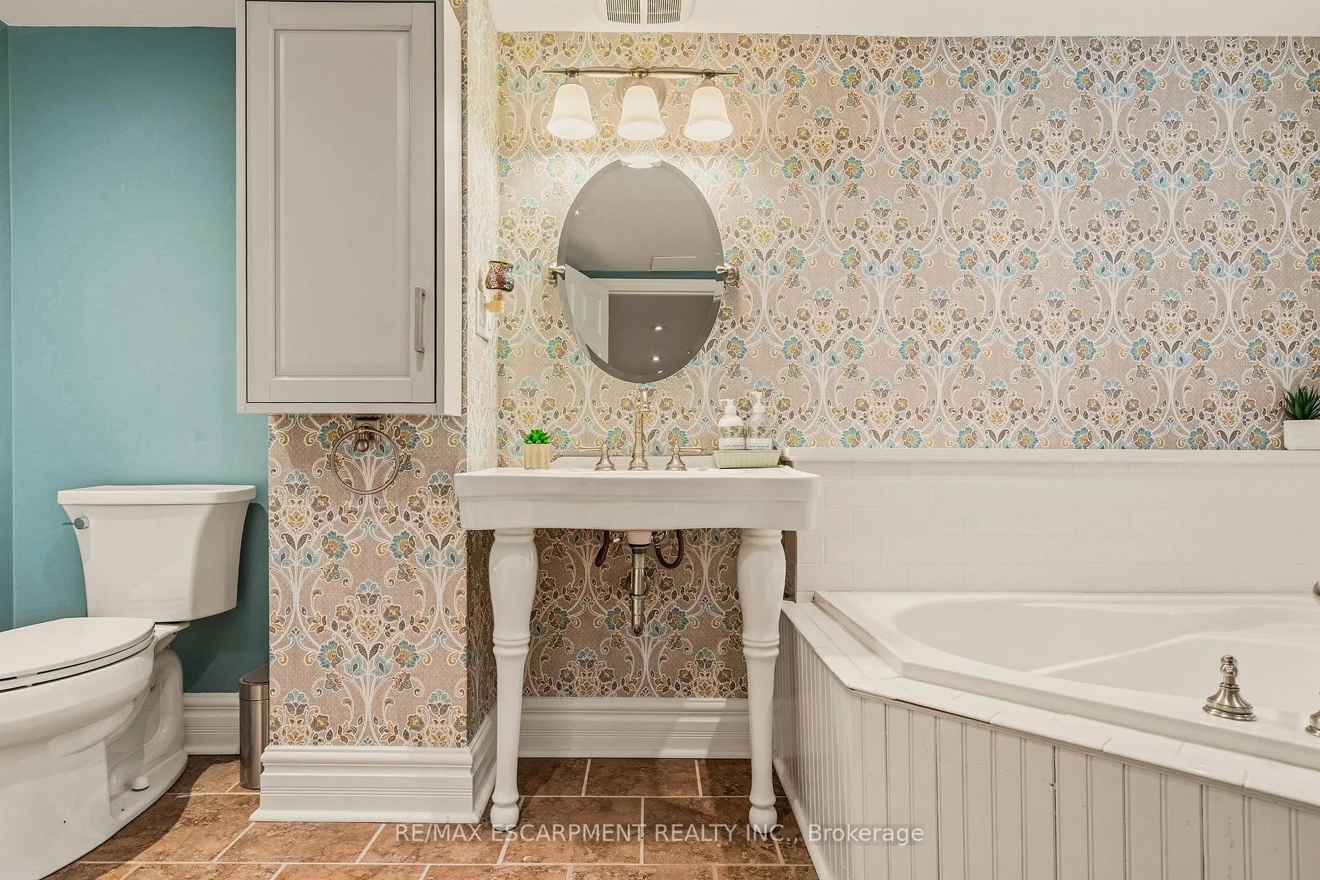 Photo 33 of 38 Parker Avenue, Hamilton, Ancaster — HOMEH