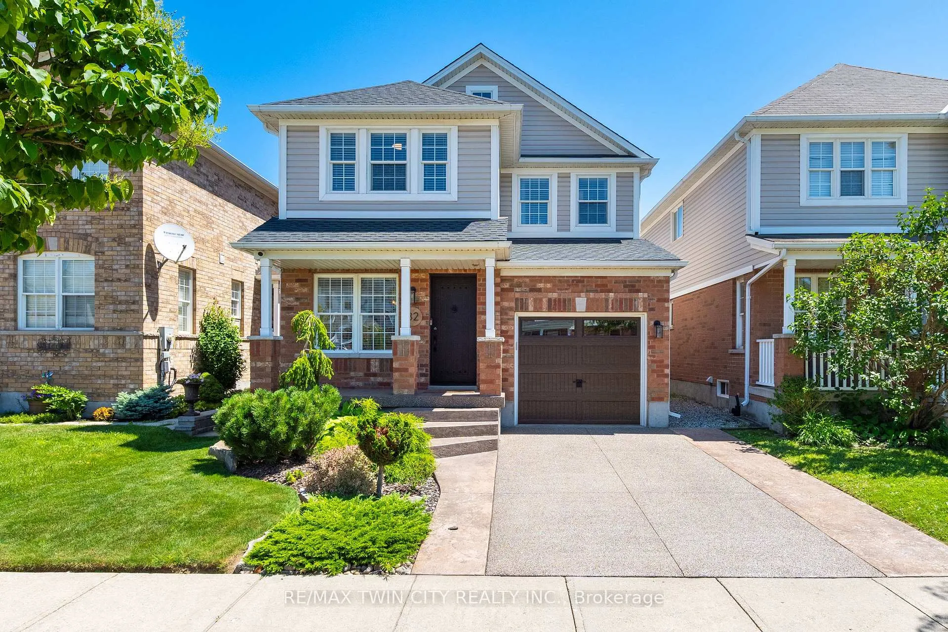 Photo 2 of 32 Bloomington Drive, Cambridge — HOMEH