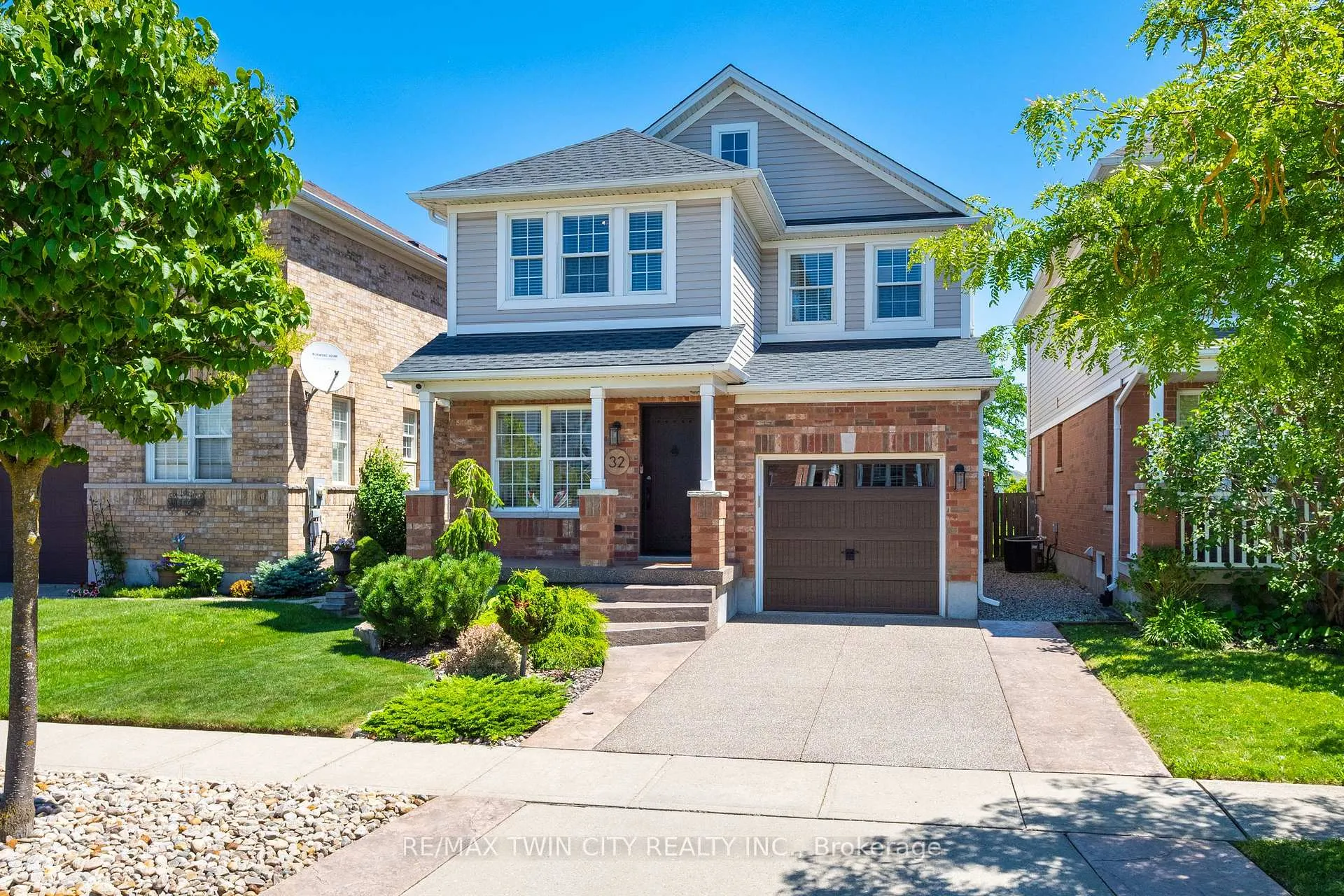 Photo 3 of 32 Bloomington Drive, Cambridge — HOMEH