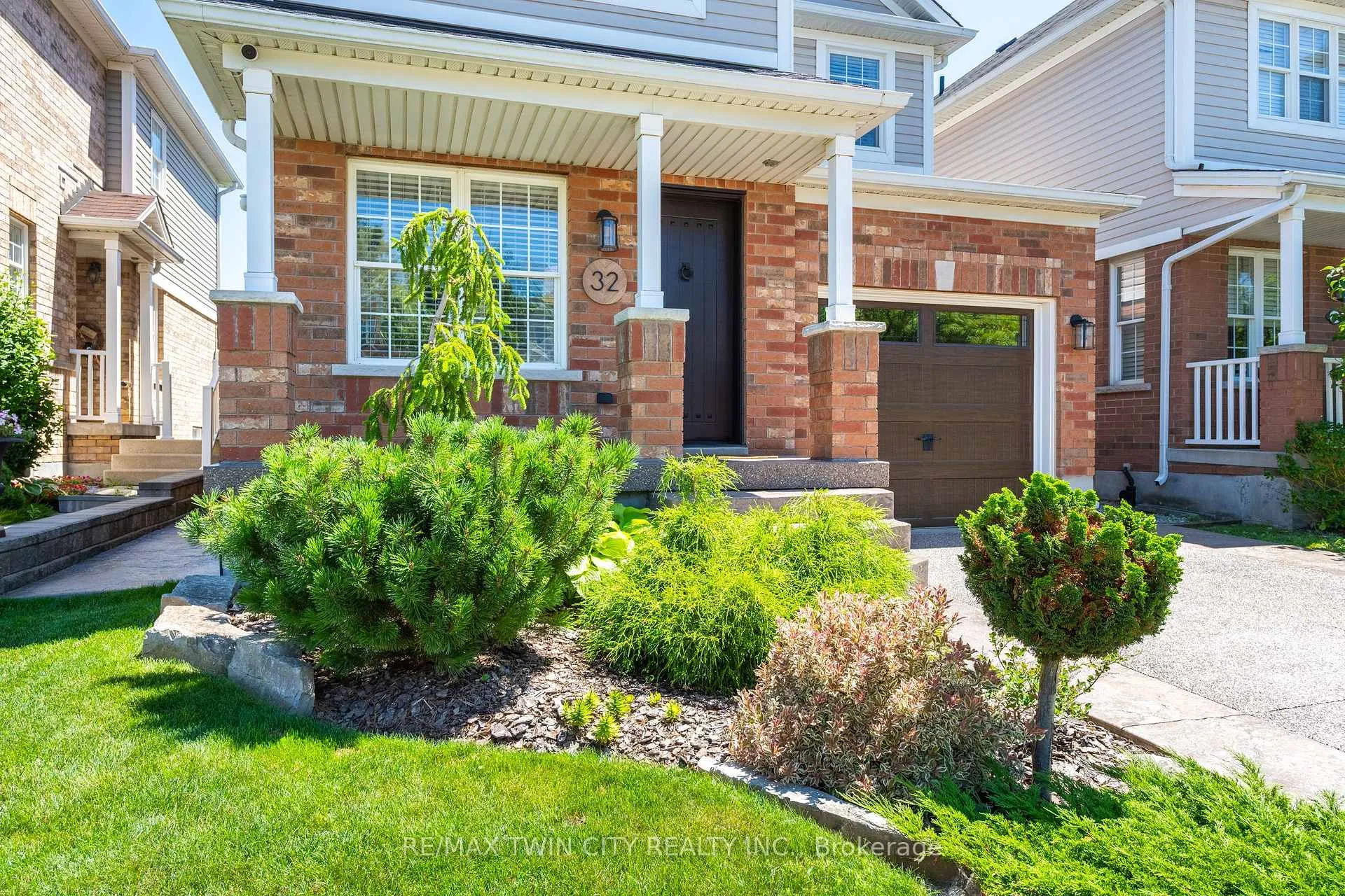 Photo 4 of 32 Bloomington Drive, Cambridge — HOMEH