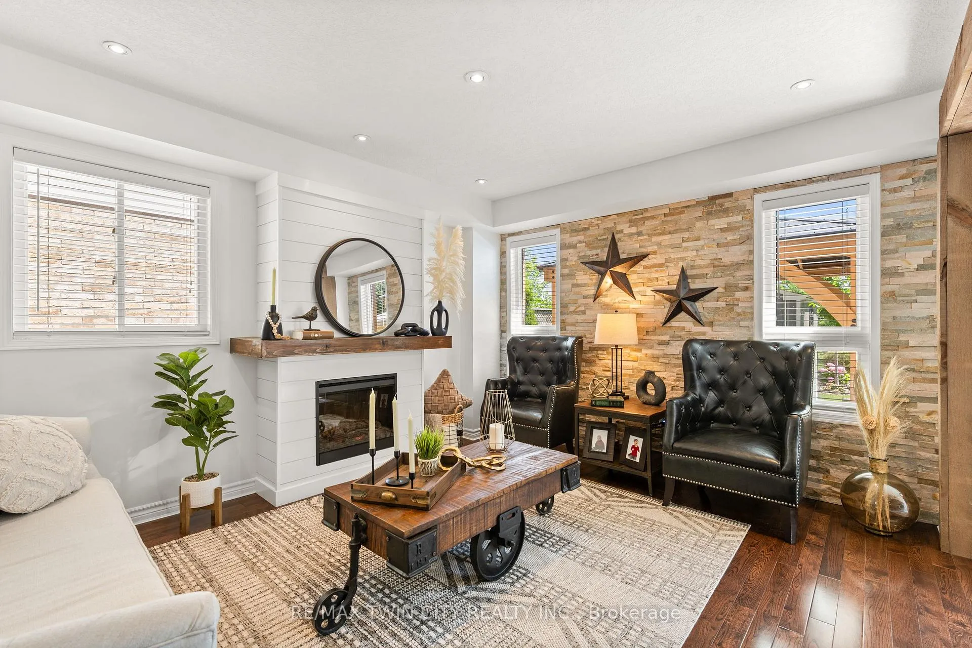 Photo 11 of 32 Bloomington Drive, Cambridge — HOMEH