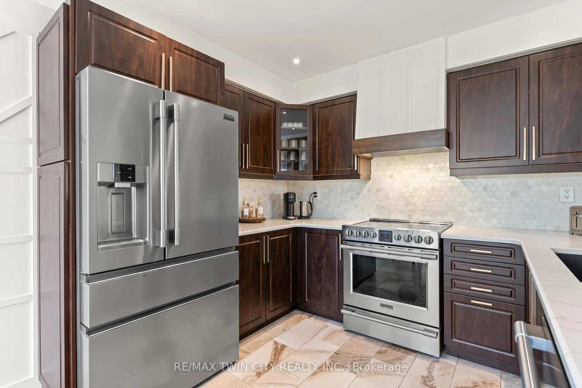 Photo 19 of 32 Bloomington Drive, Cambridge — HOMEH