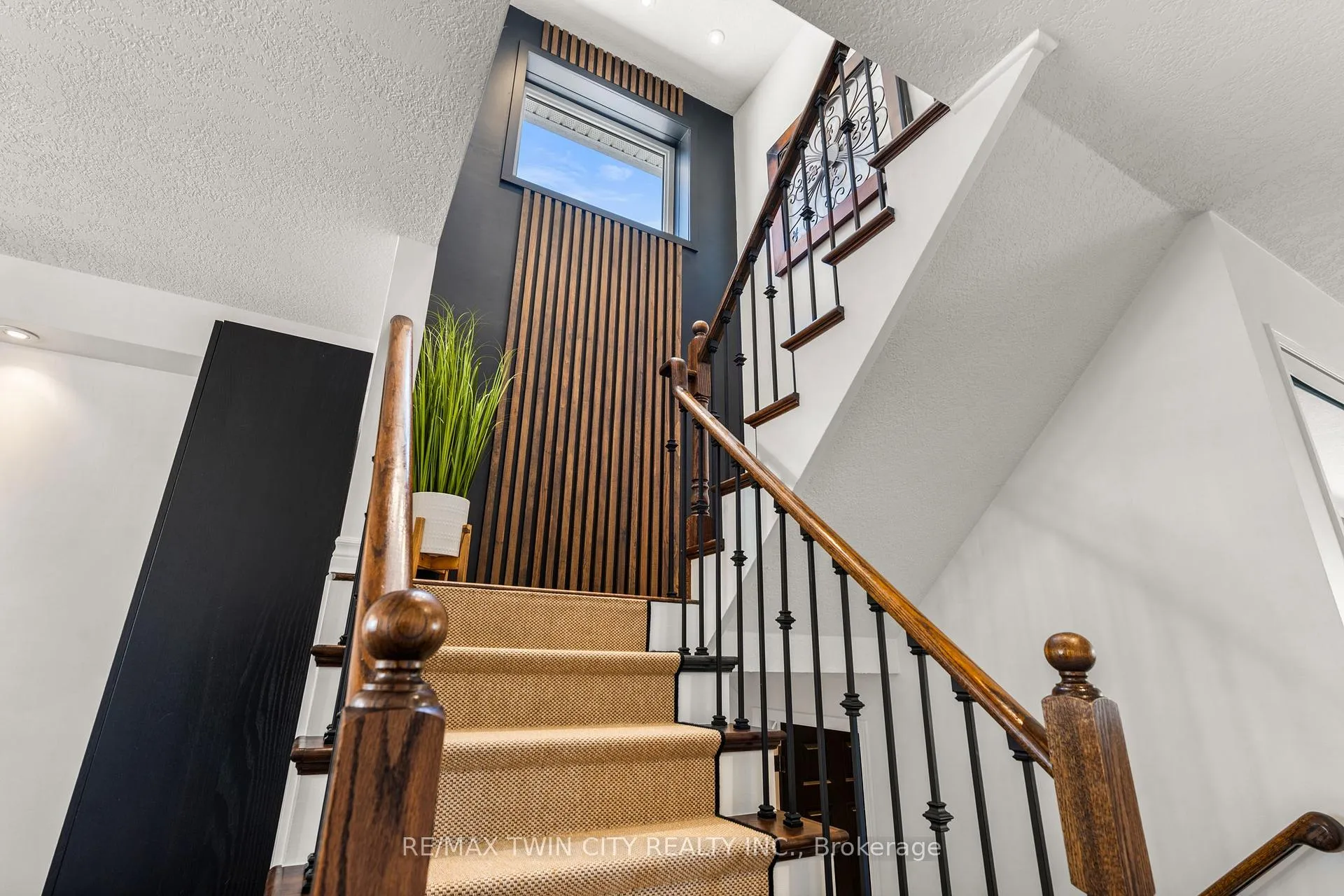 Photo 22 of 32 Bloomington Drive, Cambridge — HOMEH