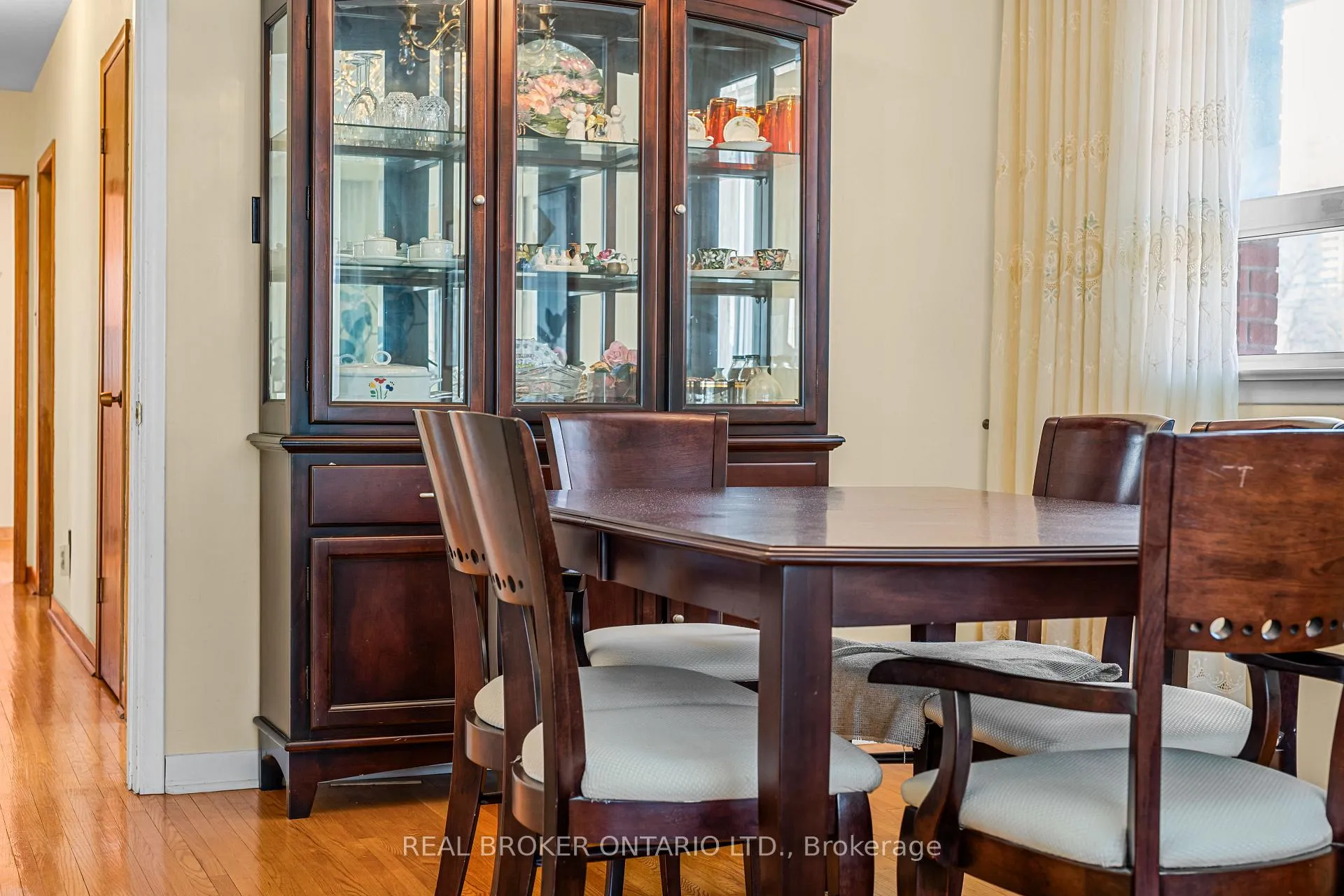 Photo 12 of 23 Beaumaris Crescent, Etobicoke, Kingsview Village-The Westway — HOMEH