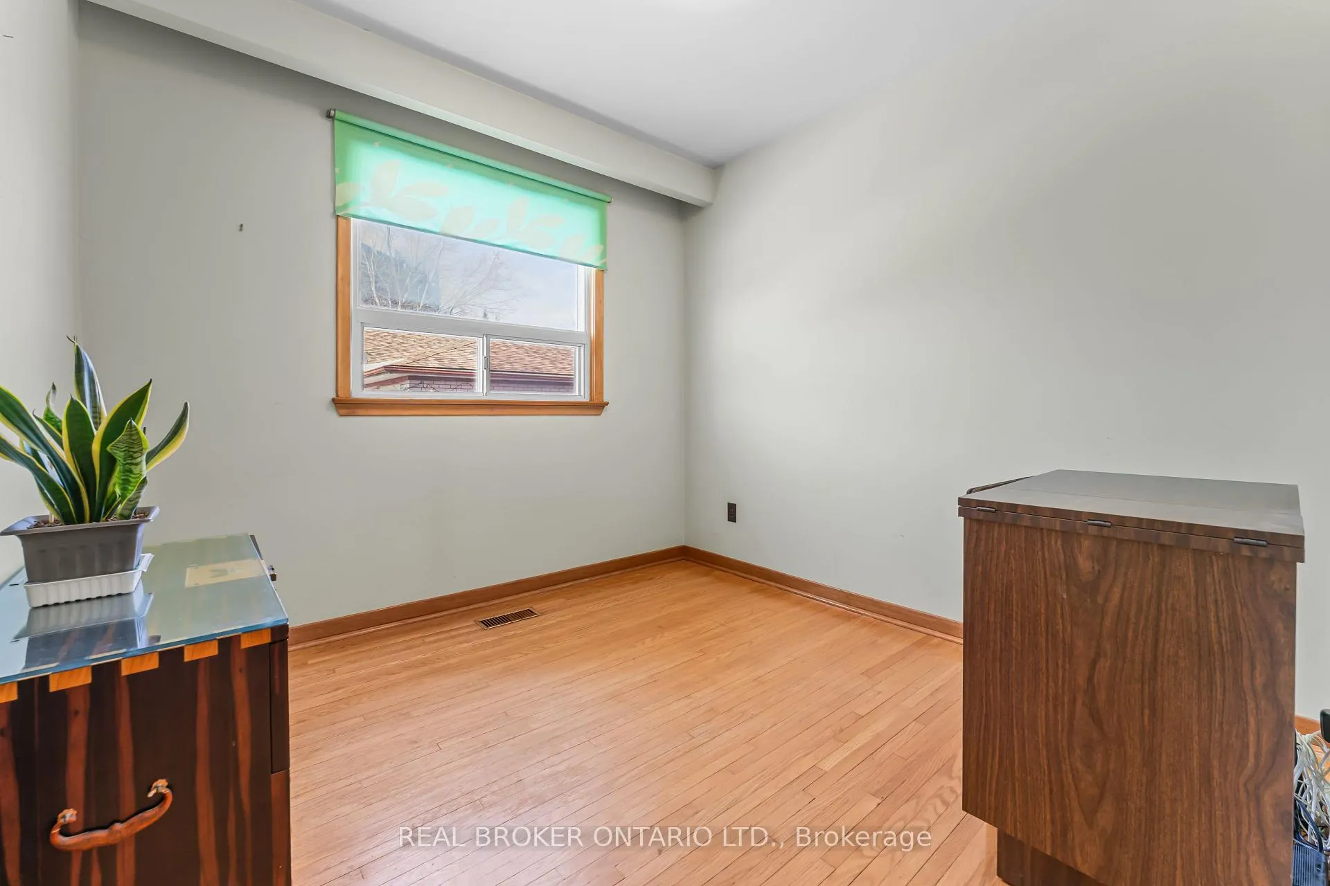 Photo 19 of 23 Beaumaris Crescent, Etobicoke, Kingsview Village-The Westway — HOMEH