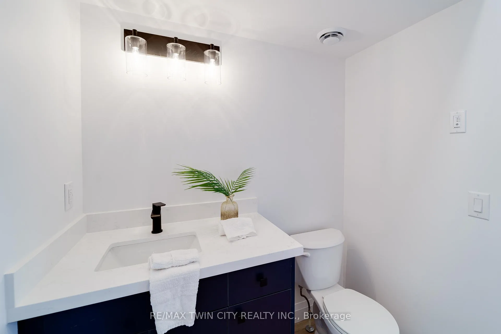 Photo 13 of Unit 2, 825 Stirling Avenue S, Kitchener — HOMEH