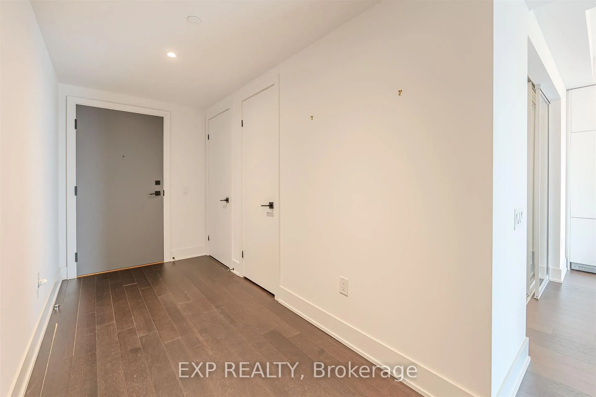 Photo 9 of Unit 403, 1888 Queen Street E, Toronto, The Beaches — HOMEH