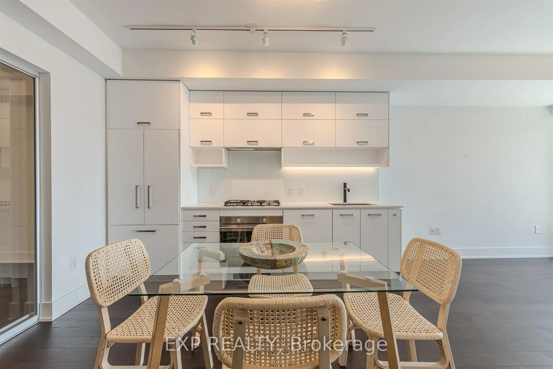 Photo 12 of Unit 403, 1888 Queen Street E, Toronto, The Beaches — HOMEH