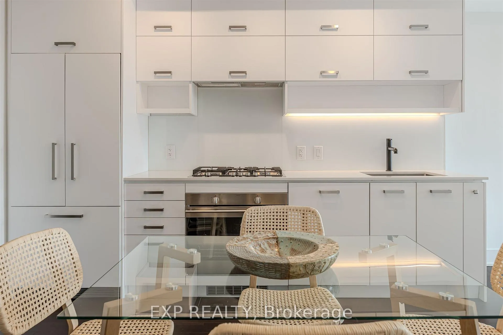 Photo 13 of Unit 403, 1888 Queen Street E, Toronto, The Beaches — HOMEH