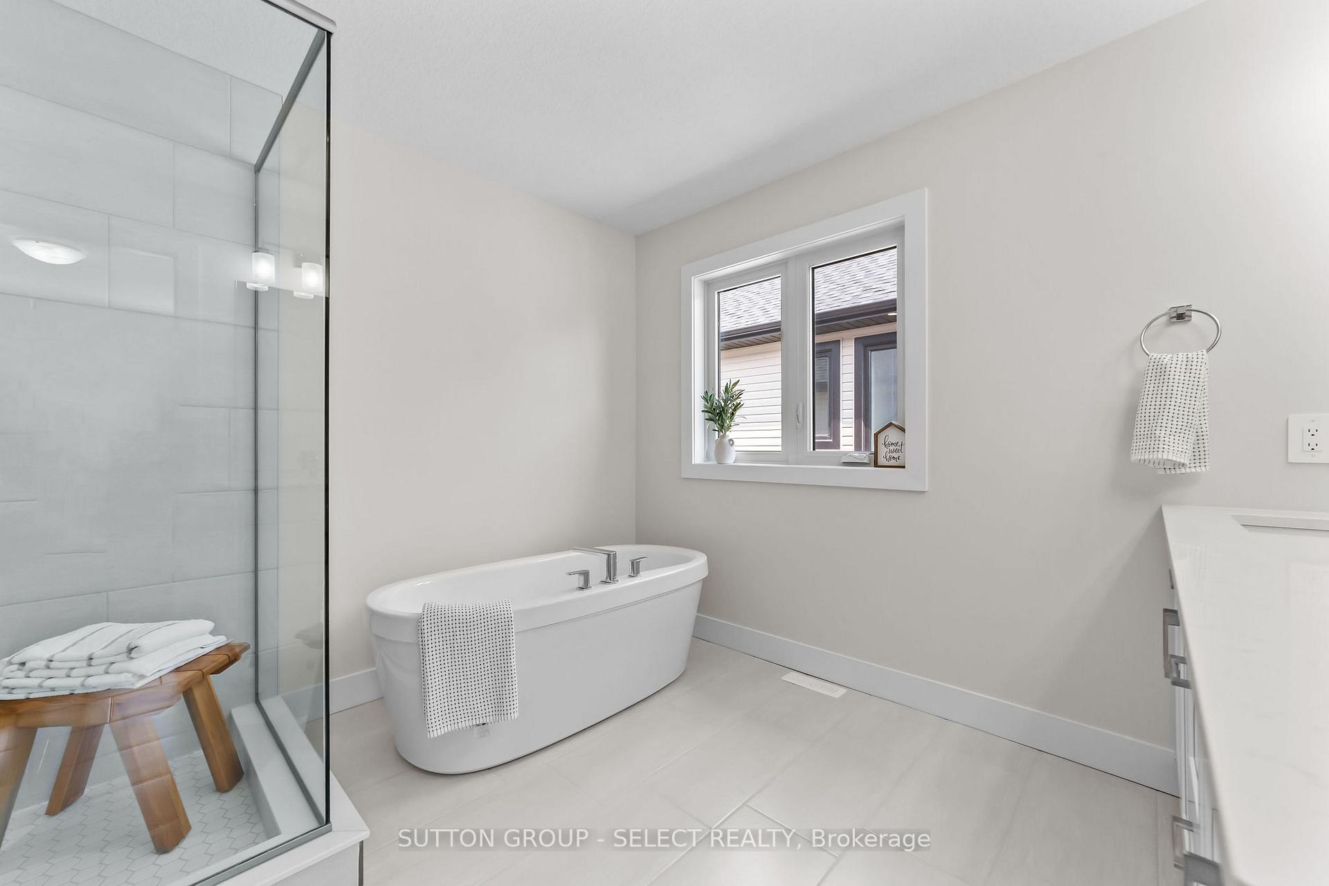 Photo 11 of Unit 9, 7966 Fallon Drive, Lucan Biddulph, Granton — HOMEH