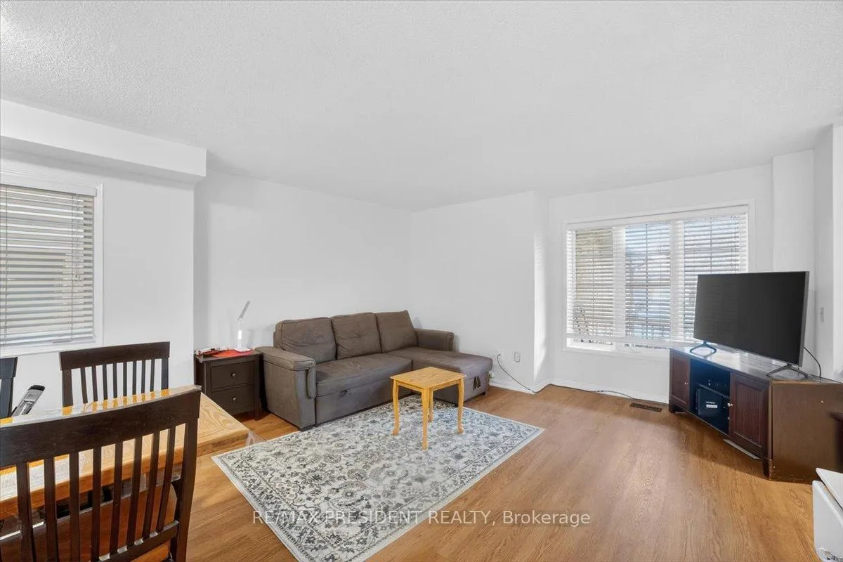 Photo 5 of 2957 Jackson Drive, Burlington, Rose — HOMEH