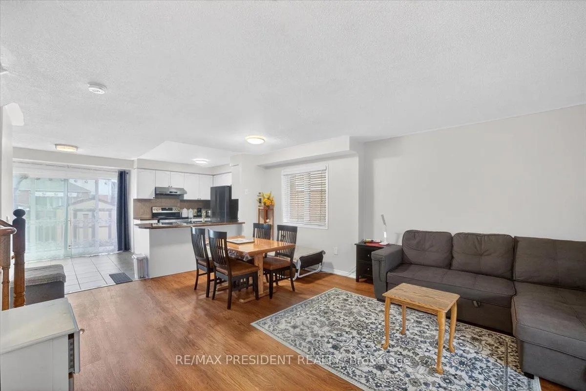 Photo 7 of 2957 Jackson Drive, Burlington, Rose — HOMEH