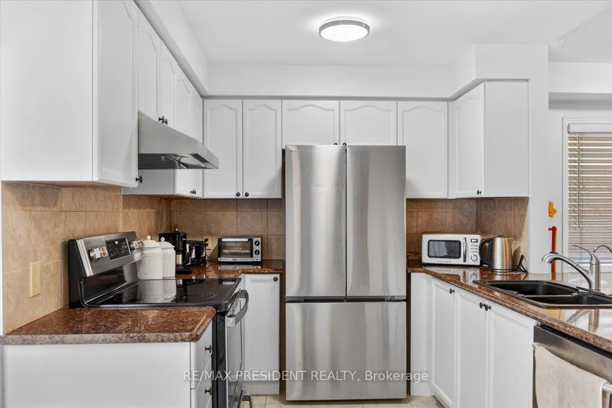 Photo 11 of 2957 Jackson Drive, Burlington, Rose — HOMEH