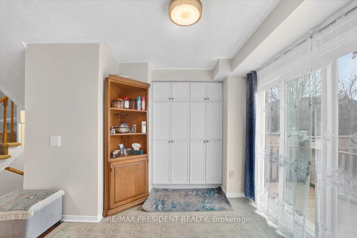 Photo 14 of 2957 Jackson Drive, Burlington, Rose — HOMEH