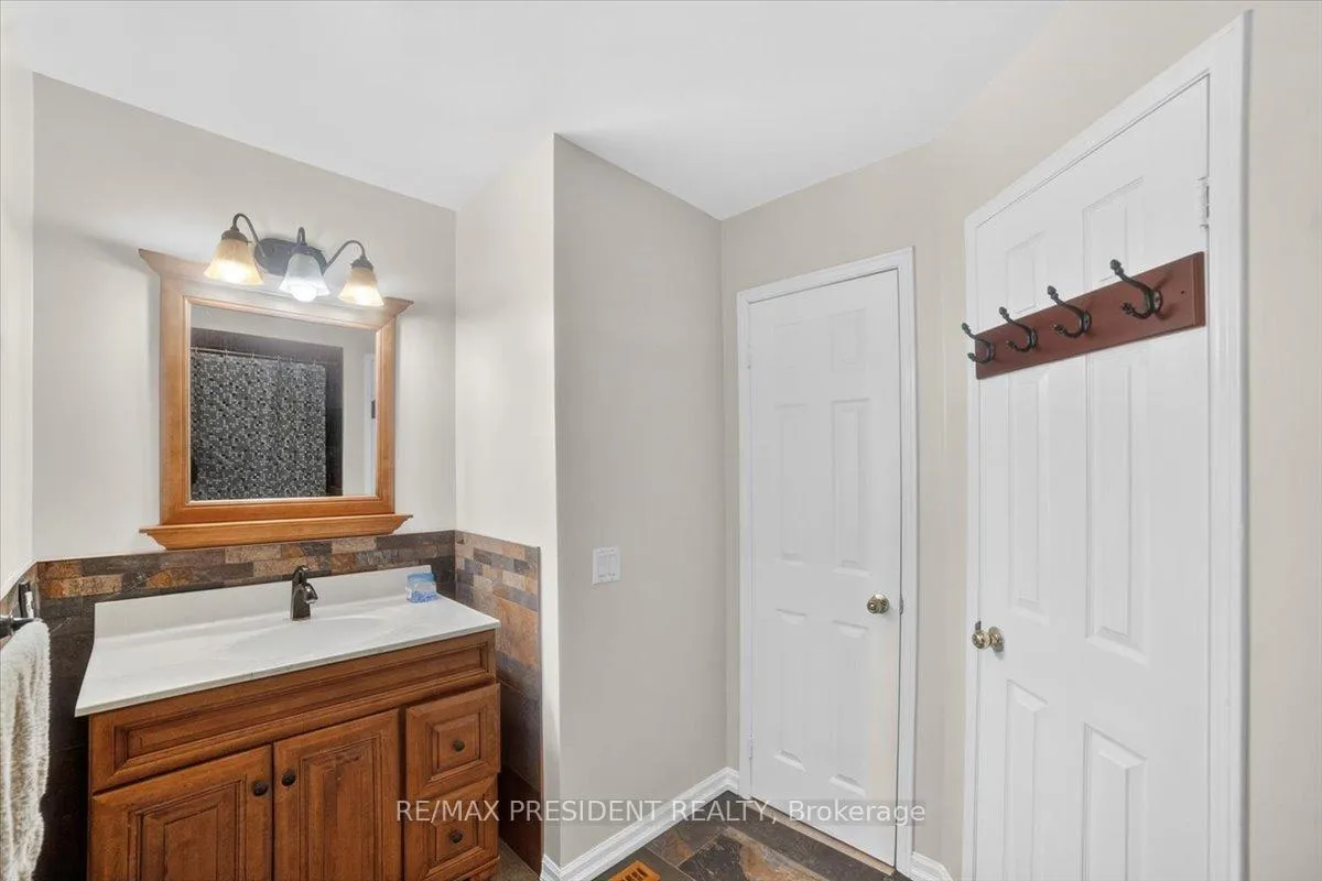 Photo 26 of 2957 Jackson Drive, Burlington, Rose — HOMEH