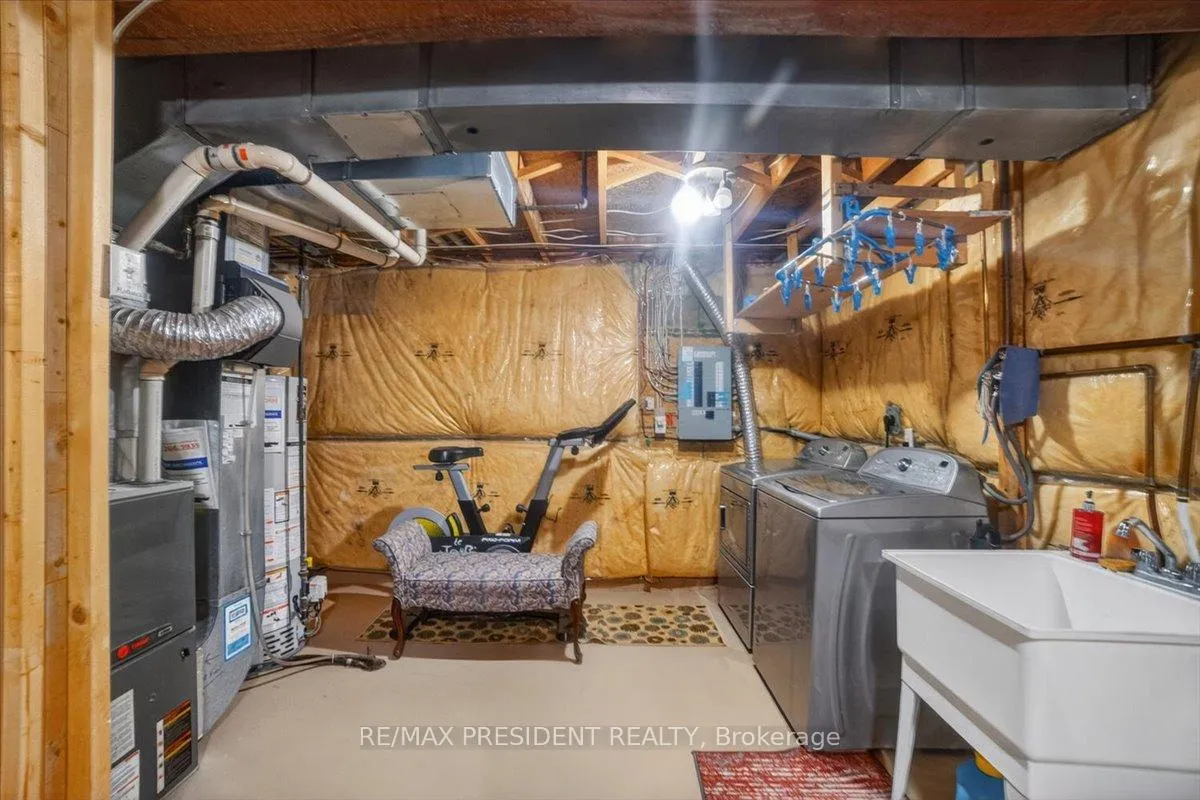 Photo 33 of 2957 Jackson Drive, Burlington, Rose — HOMEH