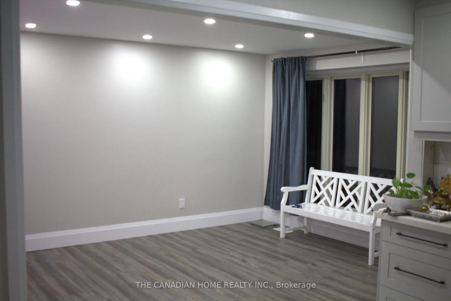 Photo 3 of 52 Davenport Crescent, Brampton, Southgate — HOMEH