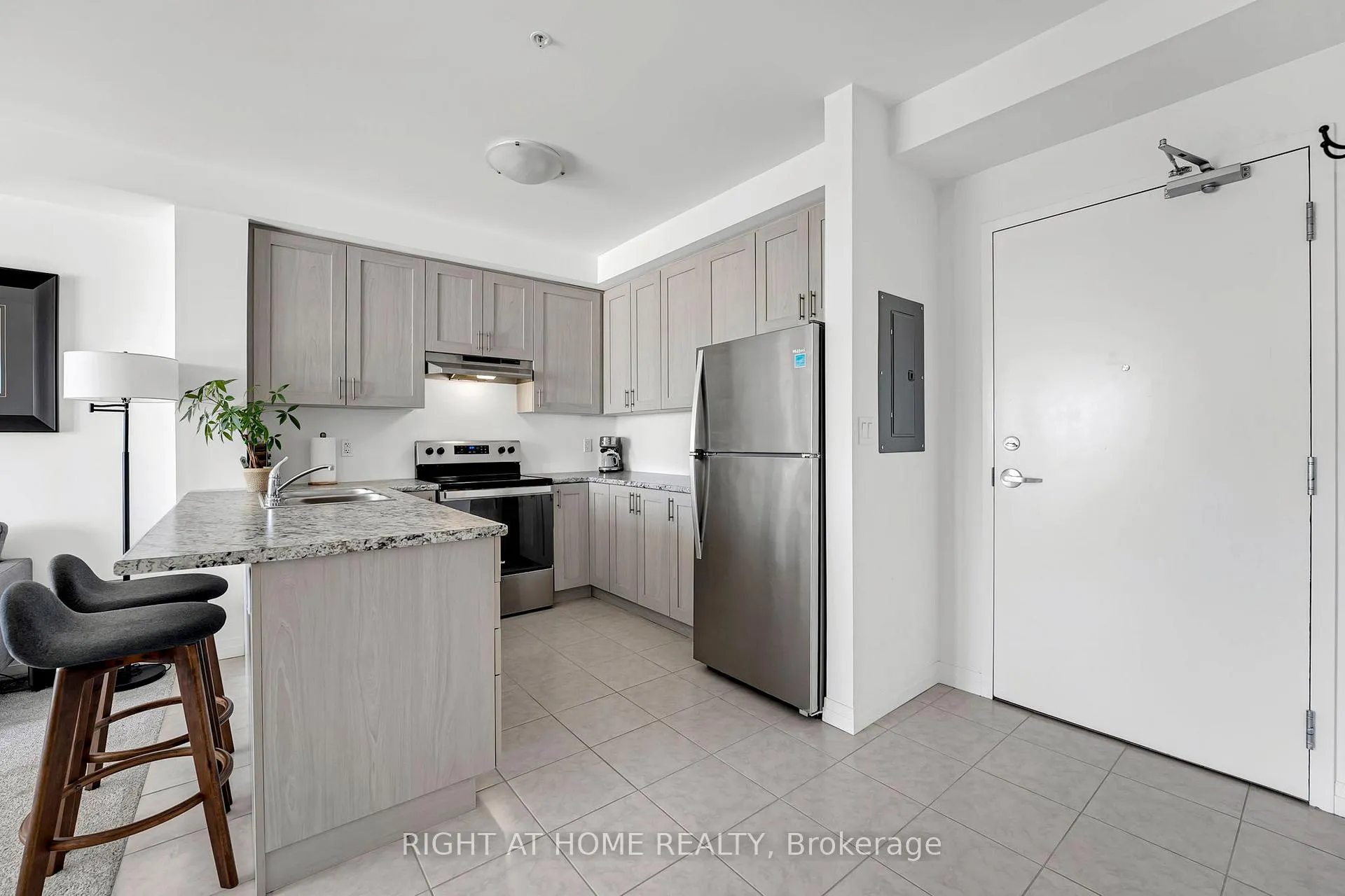 Photo 9 of Unit 412, 5 Hamilton Street, Hamilton, Waterdown — HOMEH