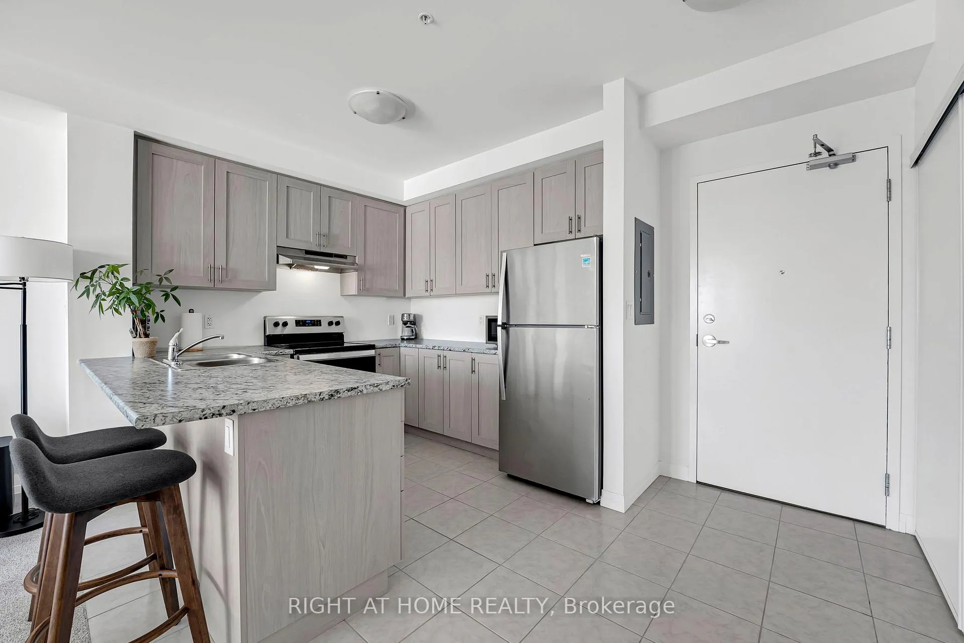 Photo 10 of Unit 412, 5 Hamilton Street, Hamilton, Waterdown — HOMEH