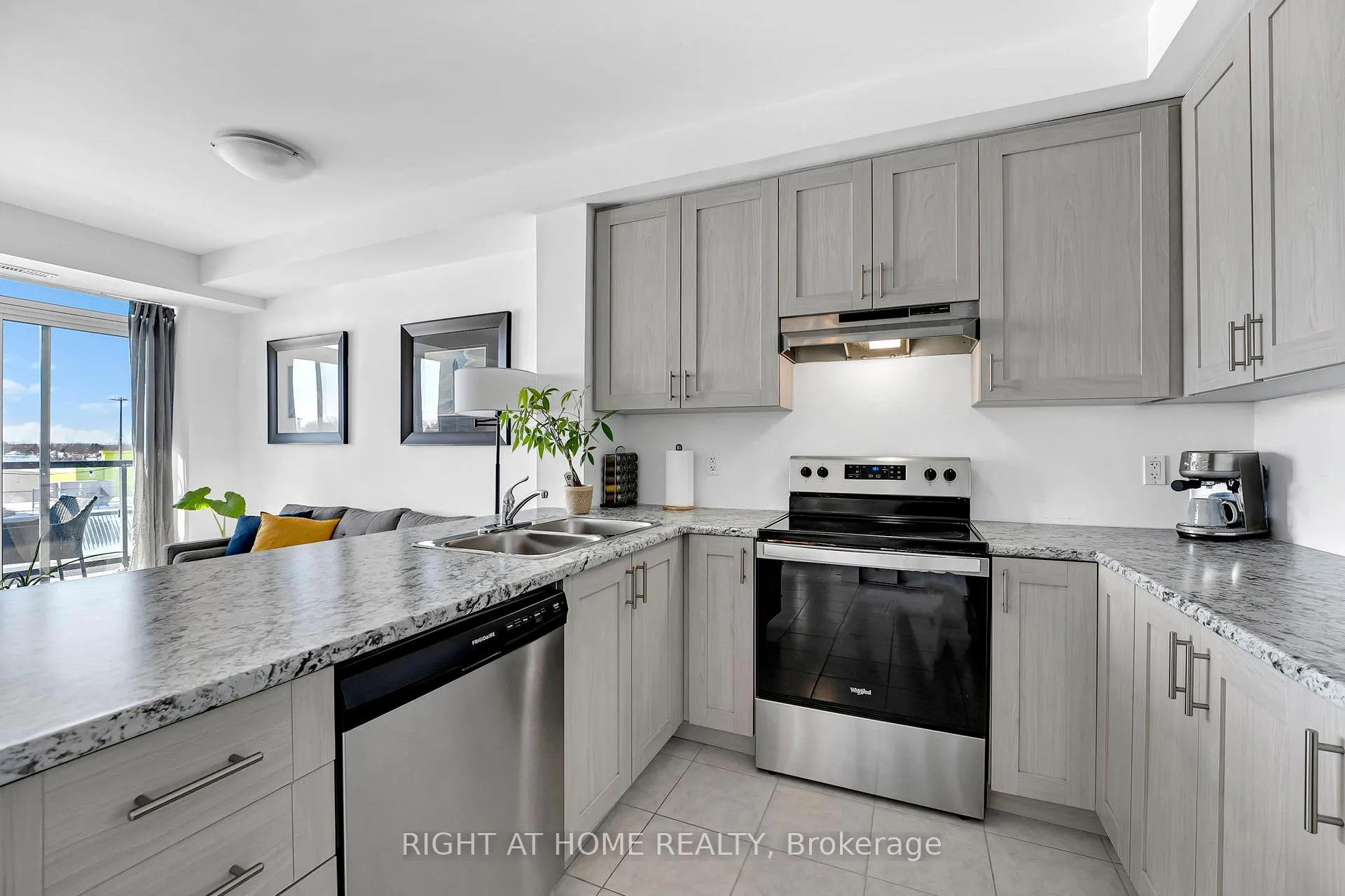 Photo 15 of Unit 412, 5 Hamilton Street, Hamilton, Waterdown — HOMEH