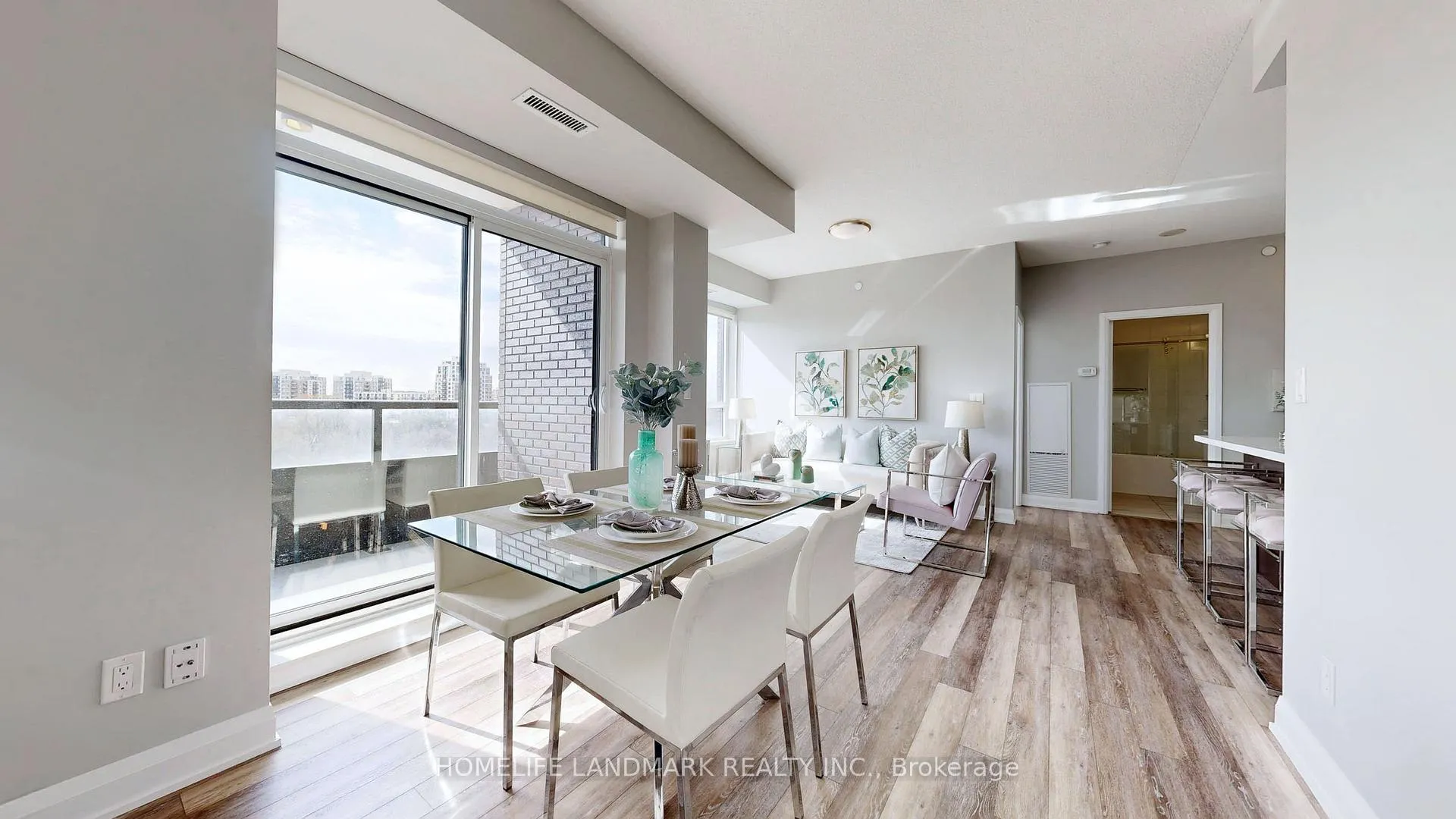 Photo 10 of Unit 712, 15 Water Walk Drive, Markham, Unionville — HOMEH