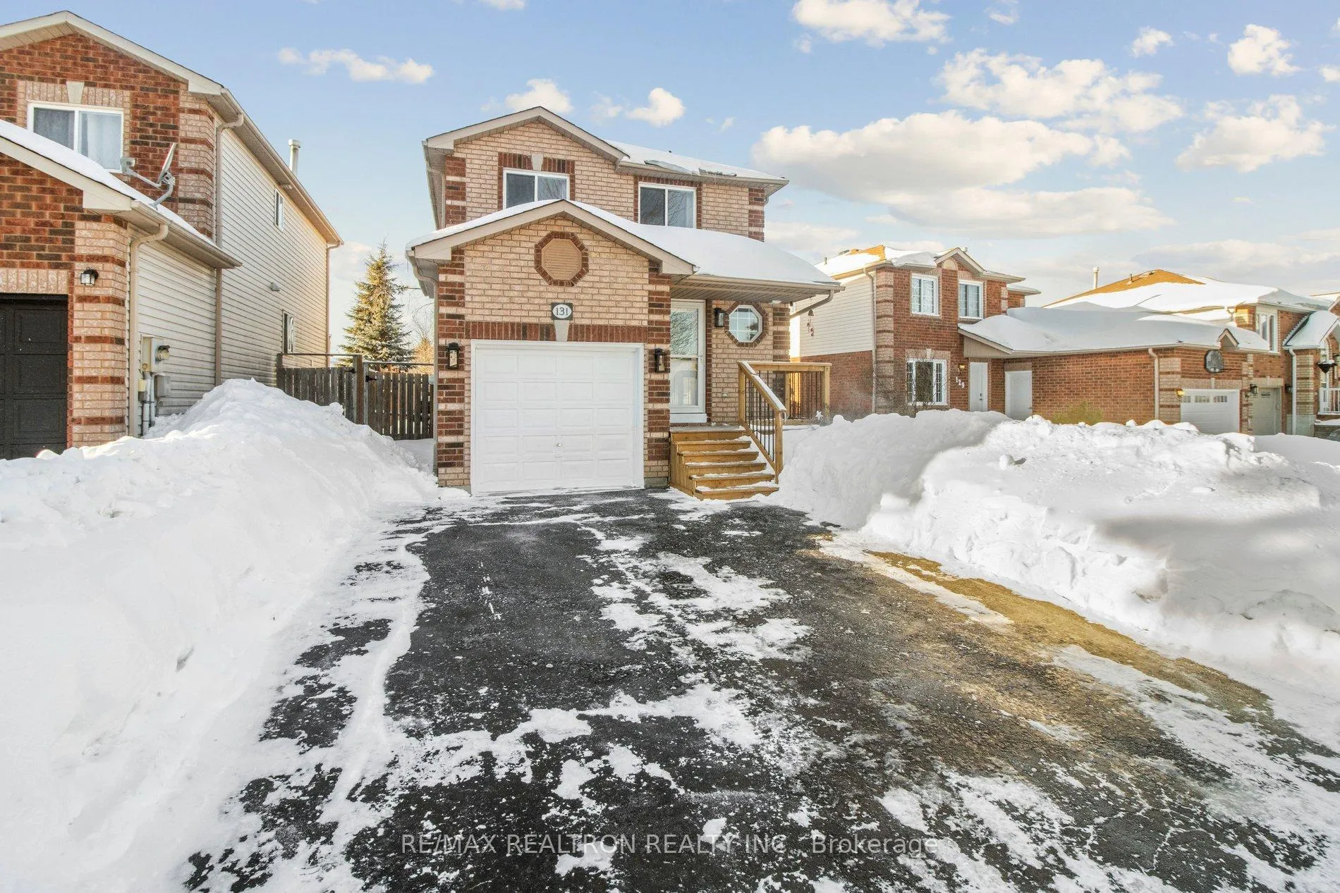 Photo 3 of 131 Columbia Road, Barrie, Holly — HOMEH