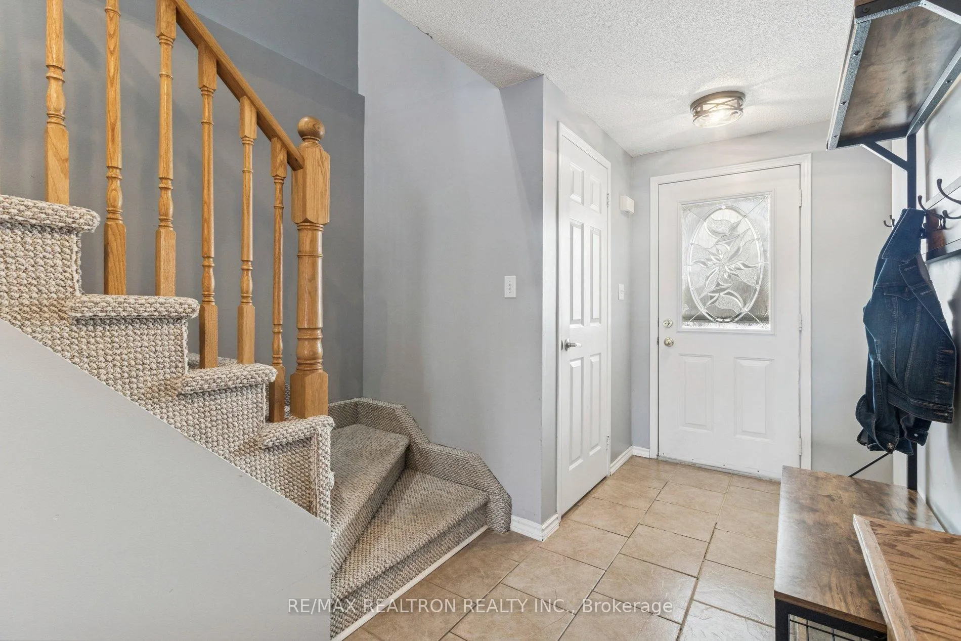 Photo 6 of 131 Columbia Road, Barrie, Holly — HOMEH