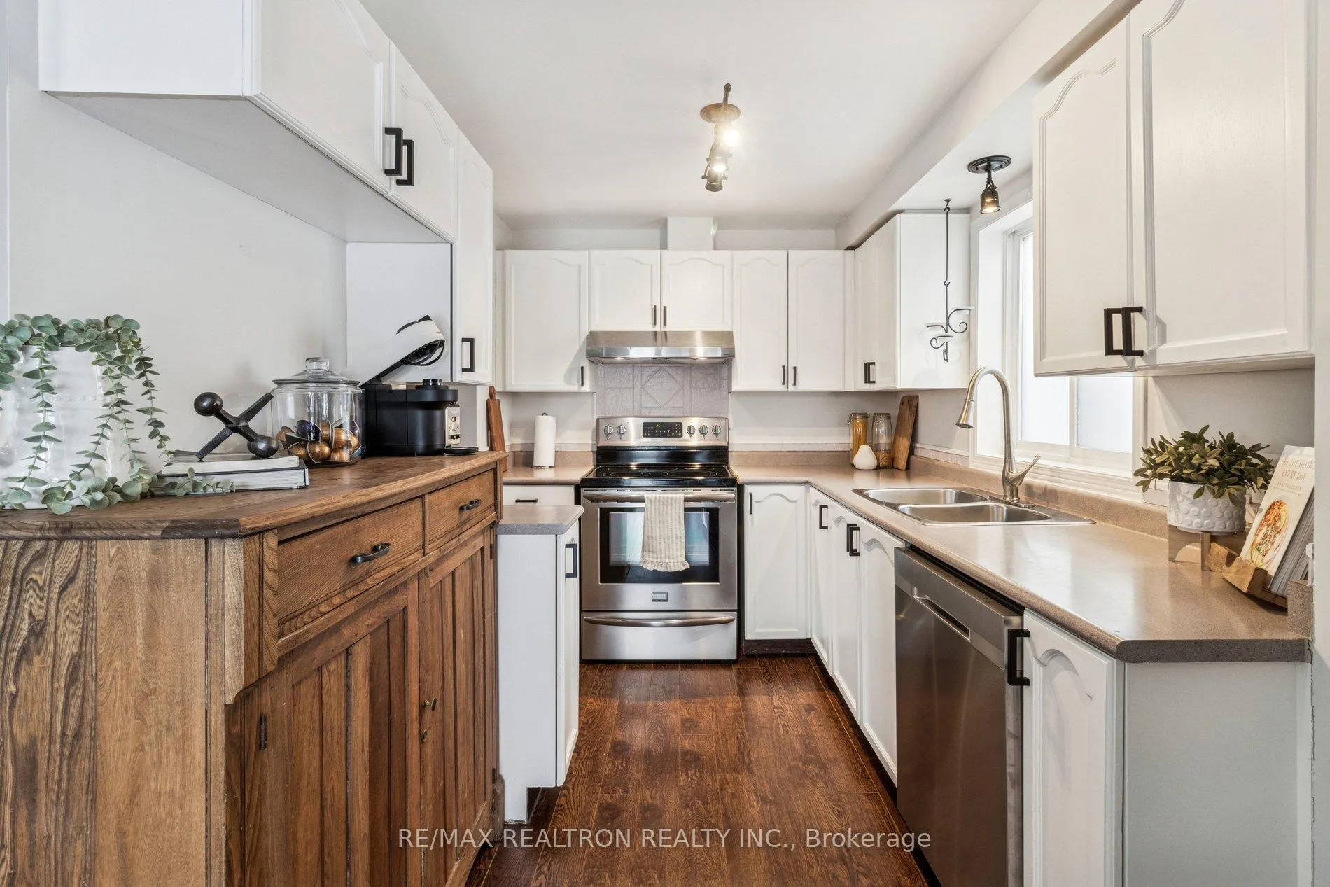 Photo 13 of 131 Columbia Road, Barrie, Holly — HOMEH