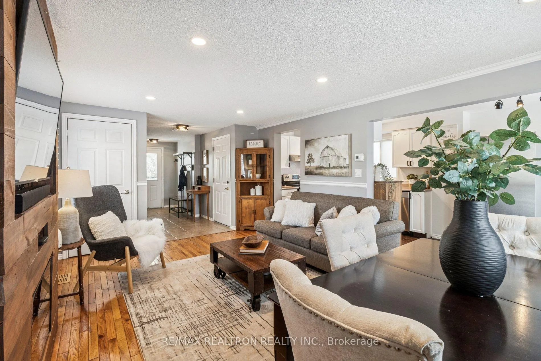 Photo 17 of 131 Columbia Road, Barrie, Holly — HOMEH