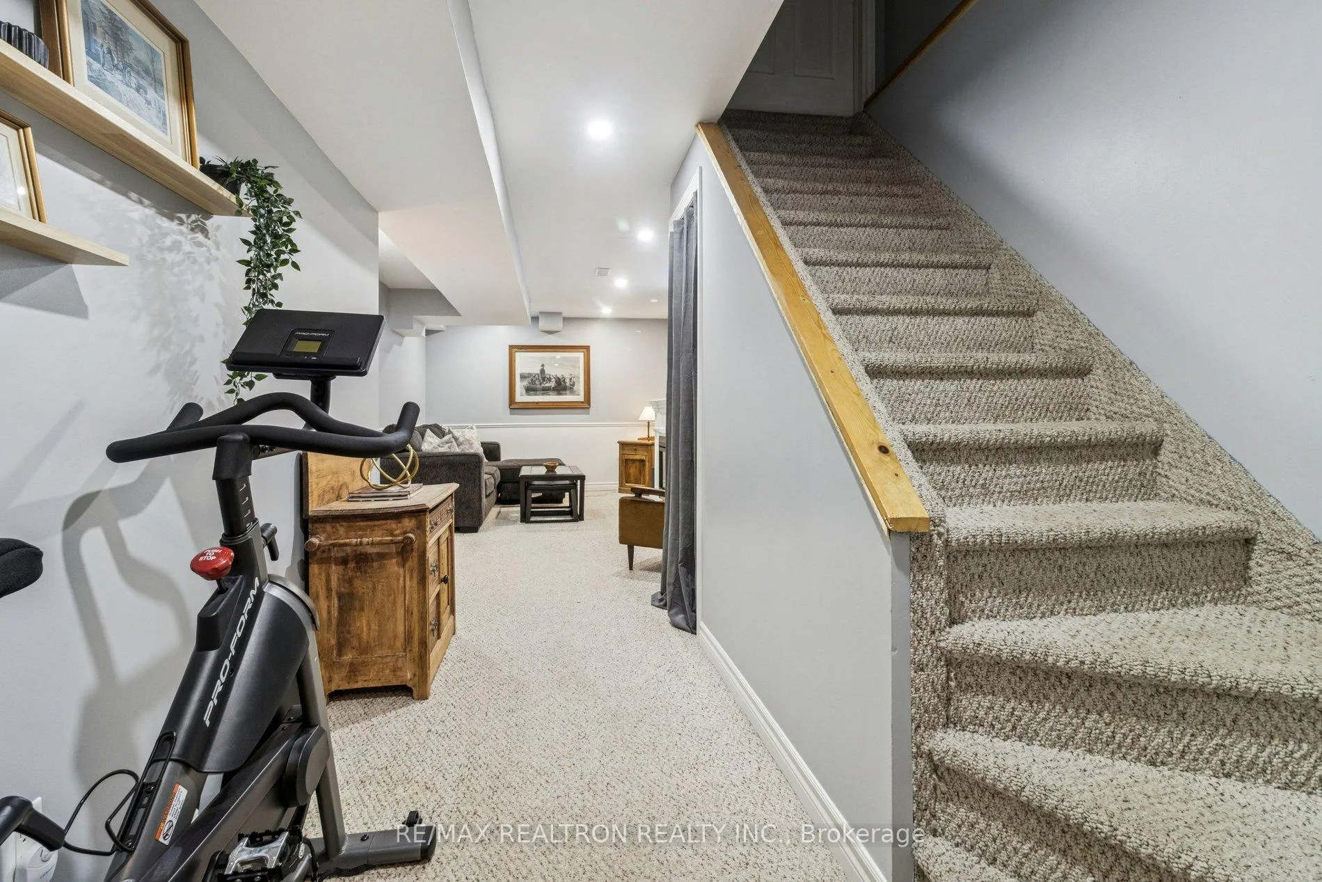 Photo 33 of 131 Columbia Road, Barrie, Holly — HOMEH